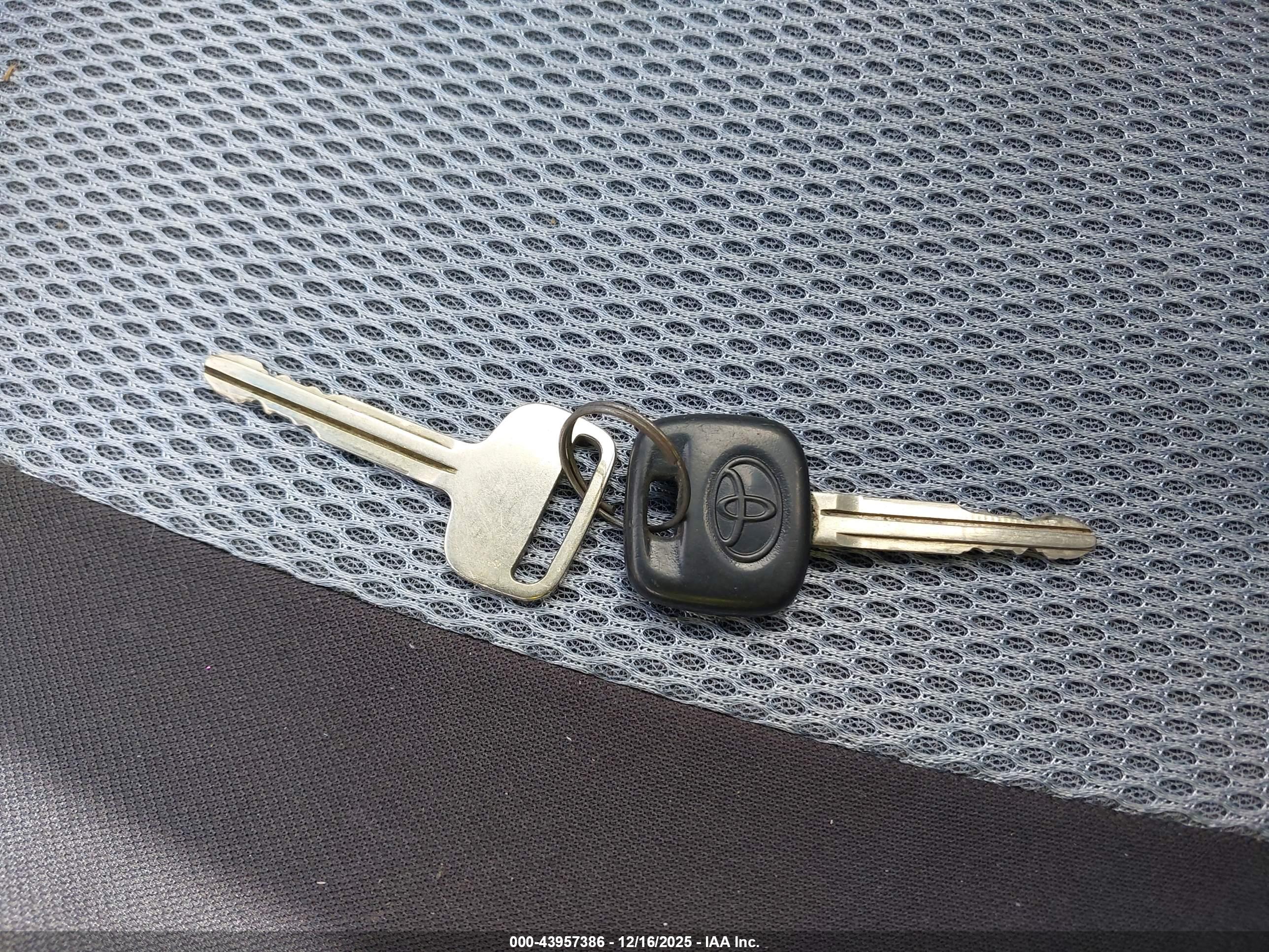 TOYOTA YARIS image 11