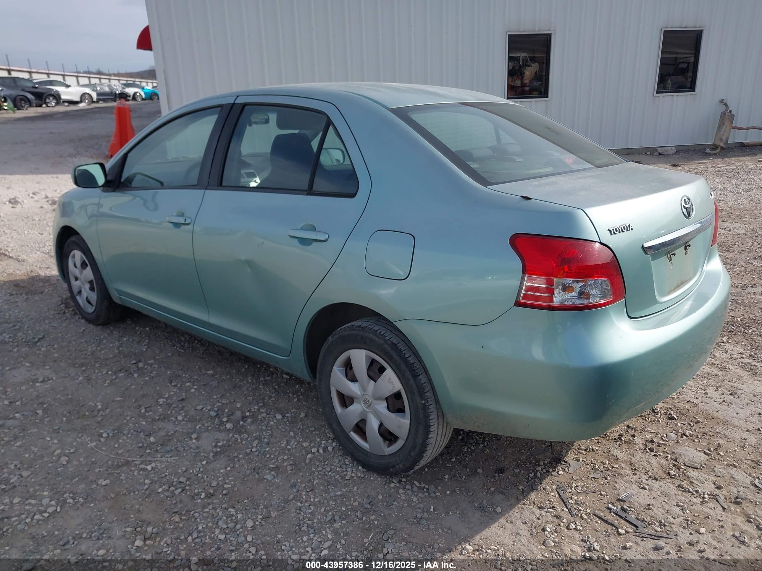 TOYOTA YARIS image 3