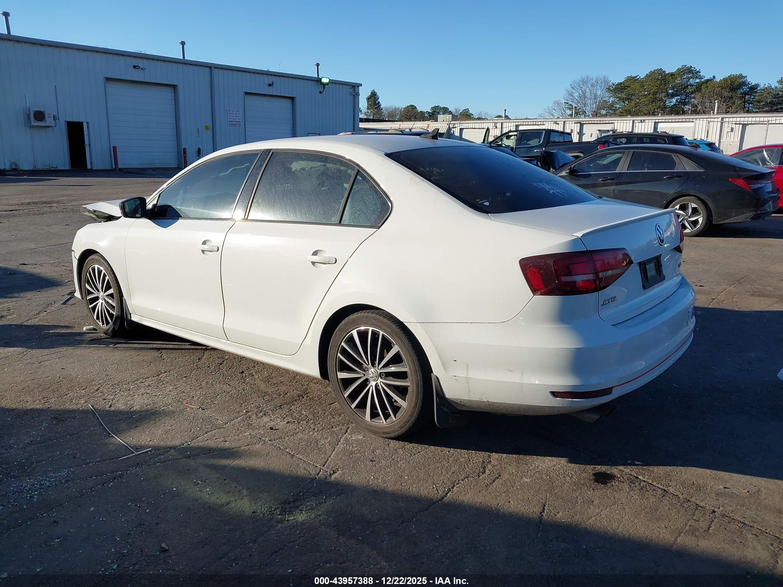 VOLKSWAGEN JETTA image 3