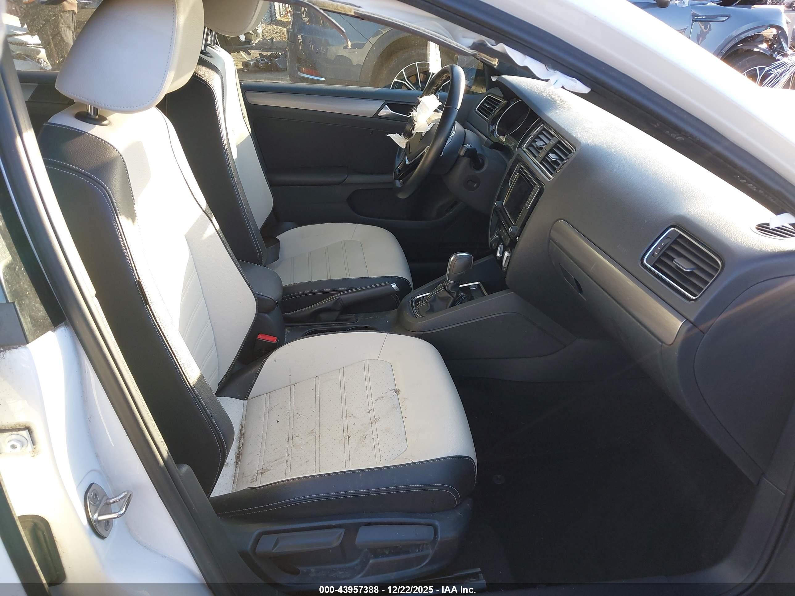 VOLKSWAGEN JETTA image 5