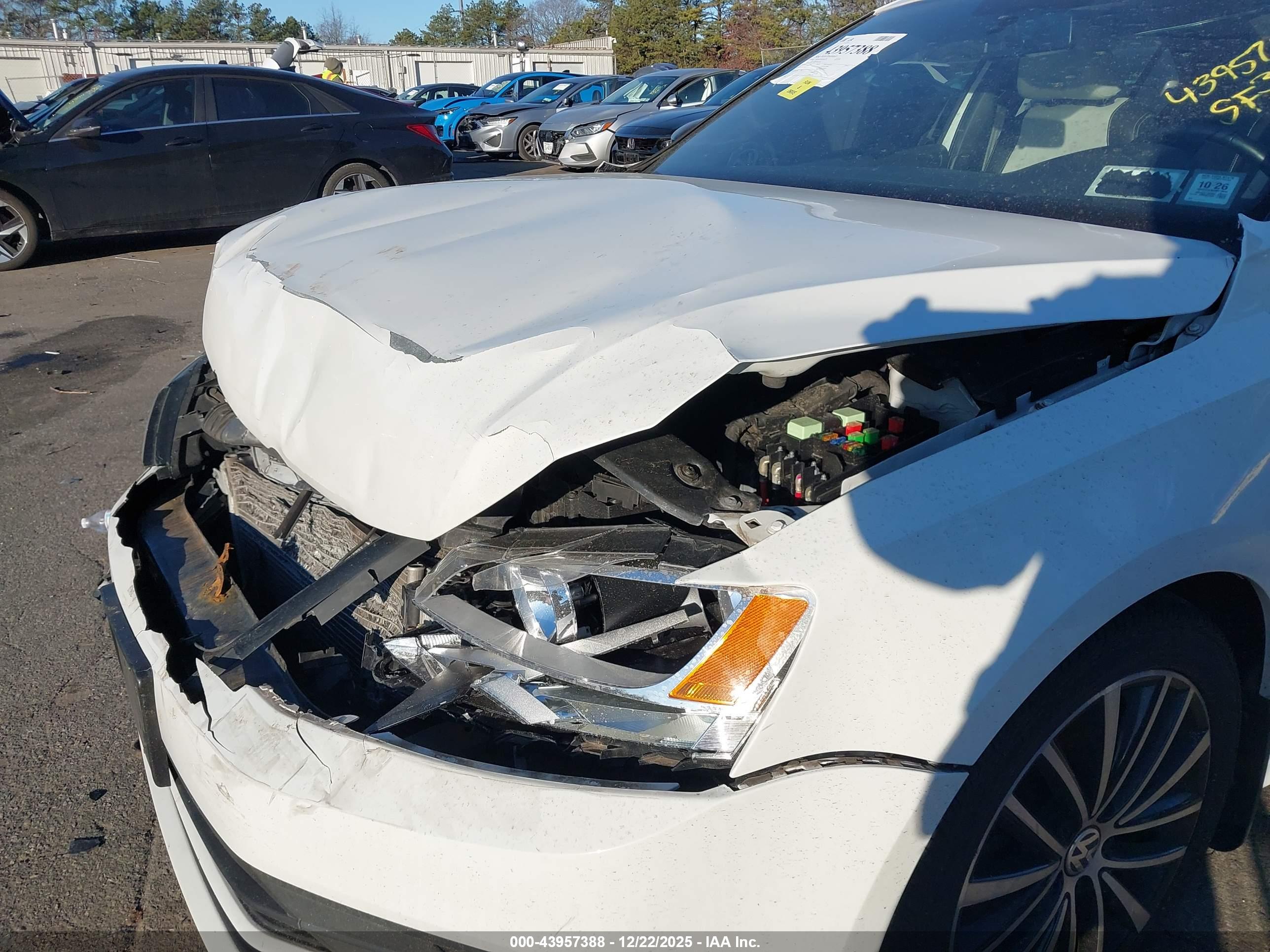 VOLKSWAGEN JETTA image 6