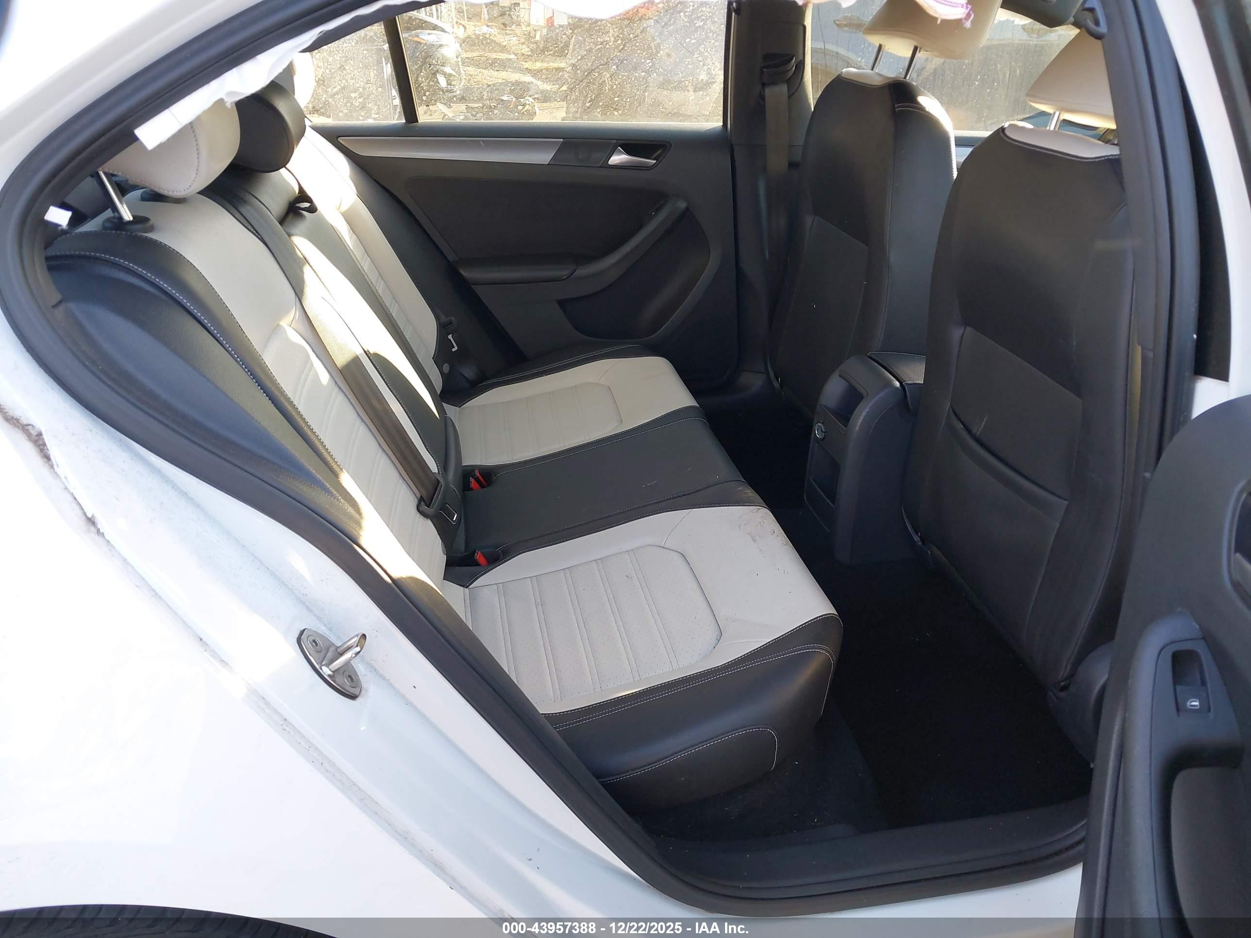 VOLKSWAGEN JETTA image 8