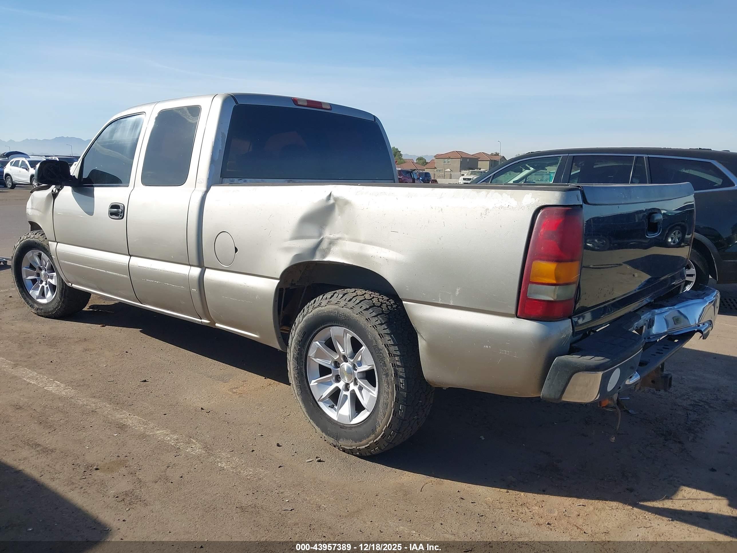 CHEVROLET SILVERADO image 3