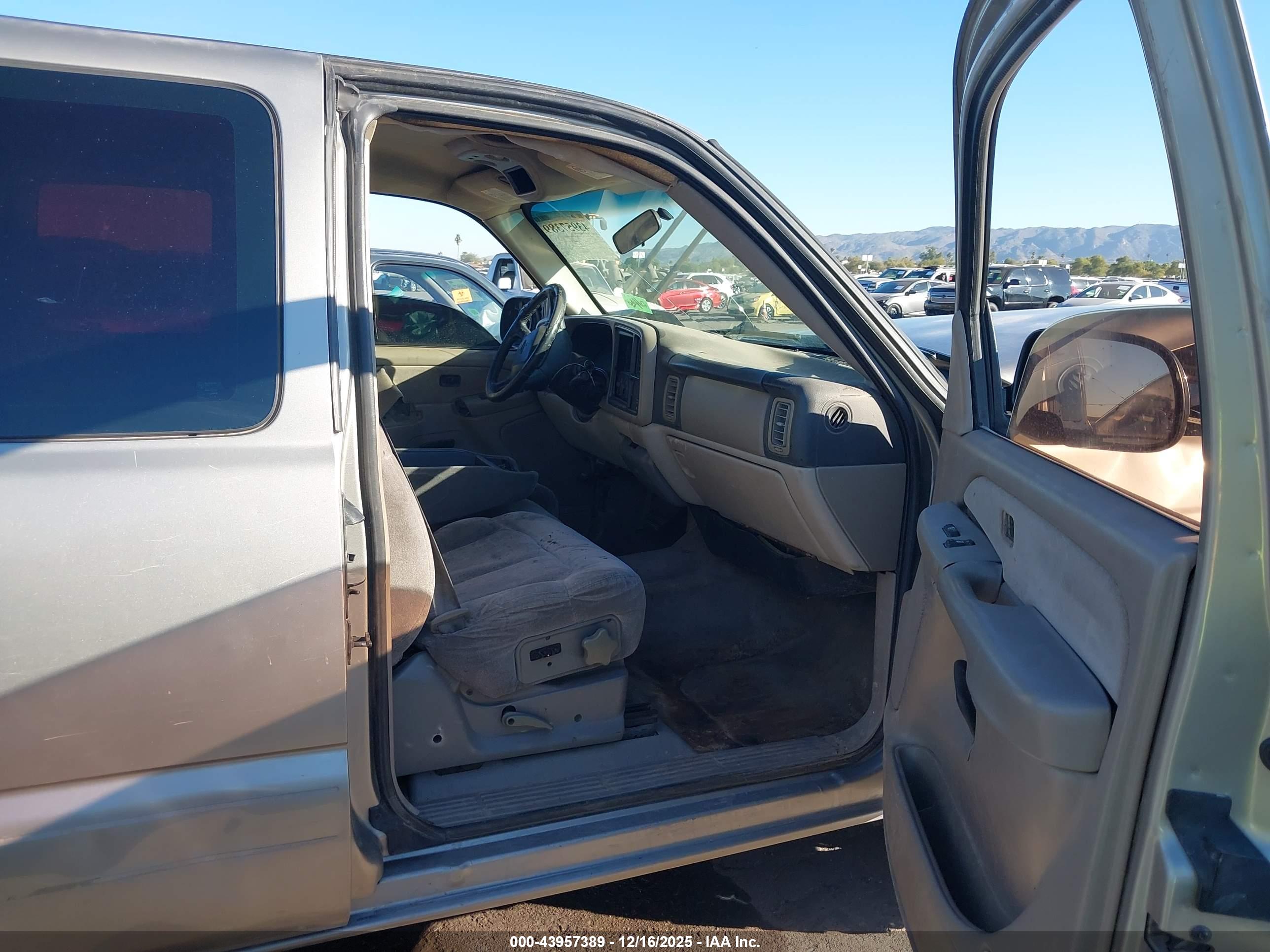 CHEVROLET SILVERADO image 5
