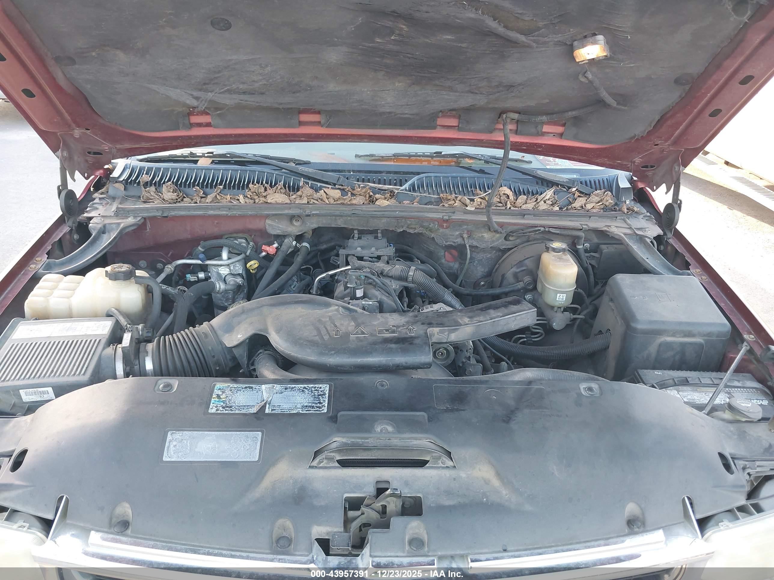 CHEVROLET SUBURBAN image 10