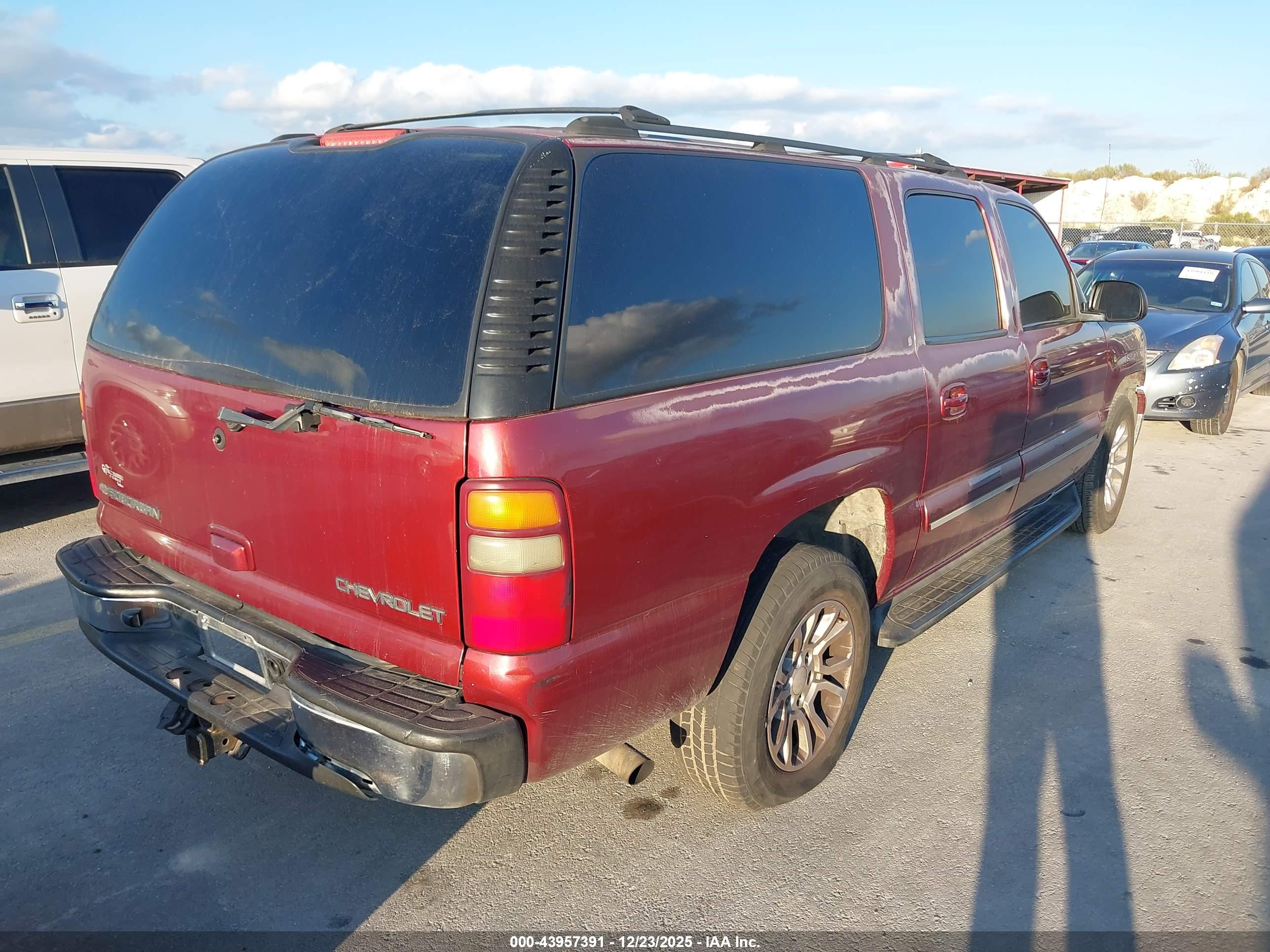 CHEVROLET SUBURBAN image 4