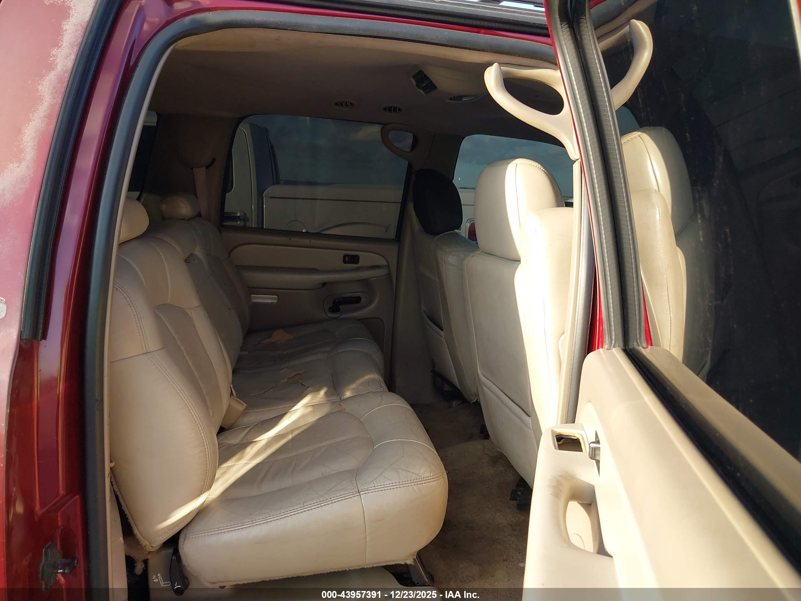 CHEVROLET SUBURBAN image 8