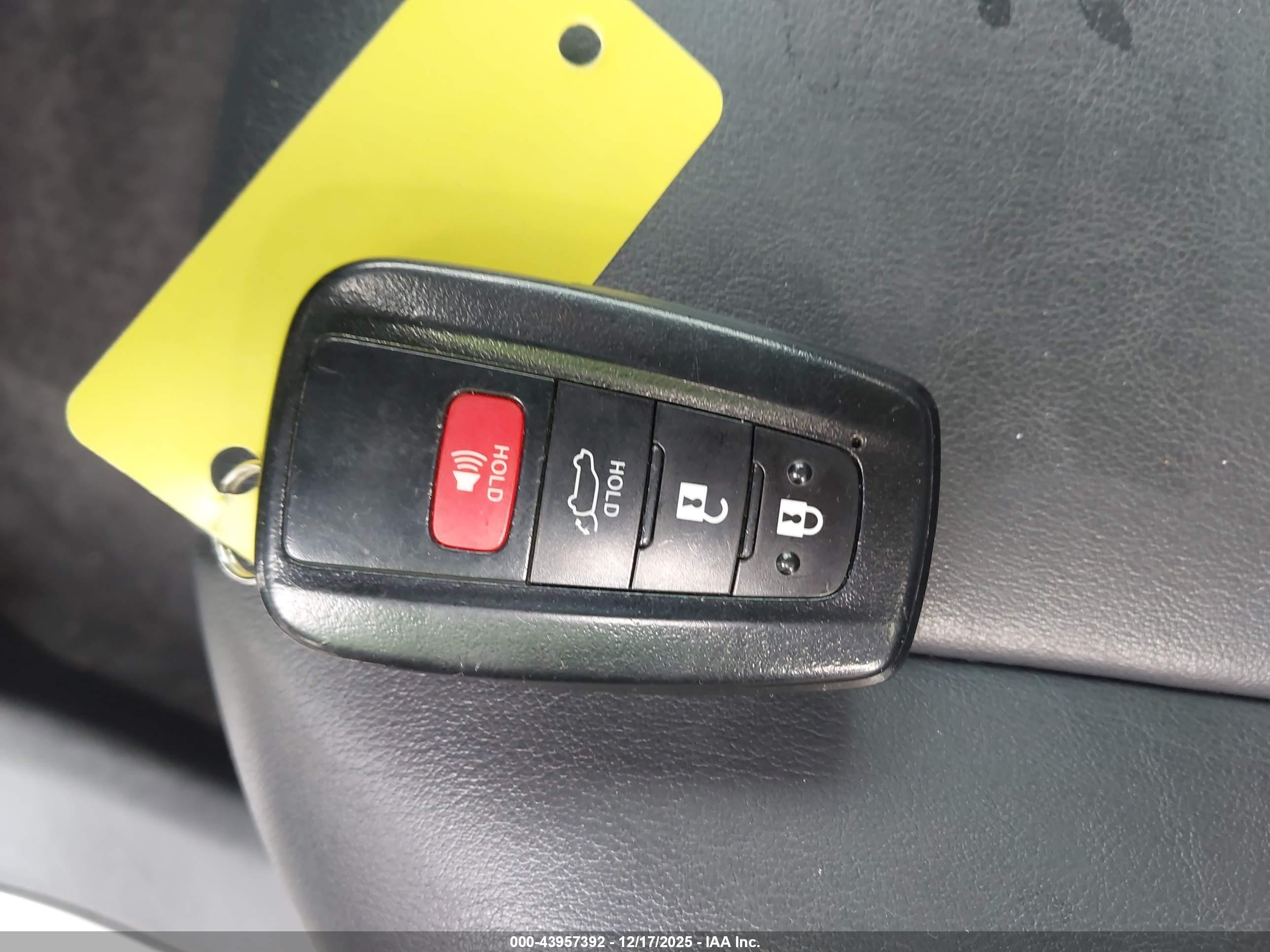 TOYOTA RAV4 image 11