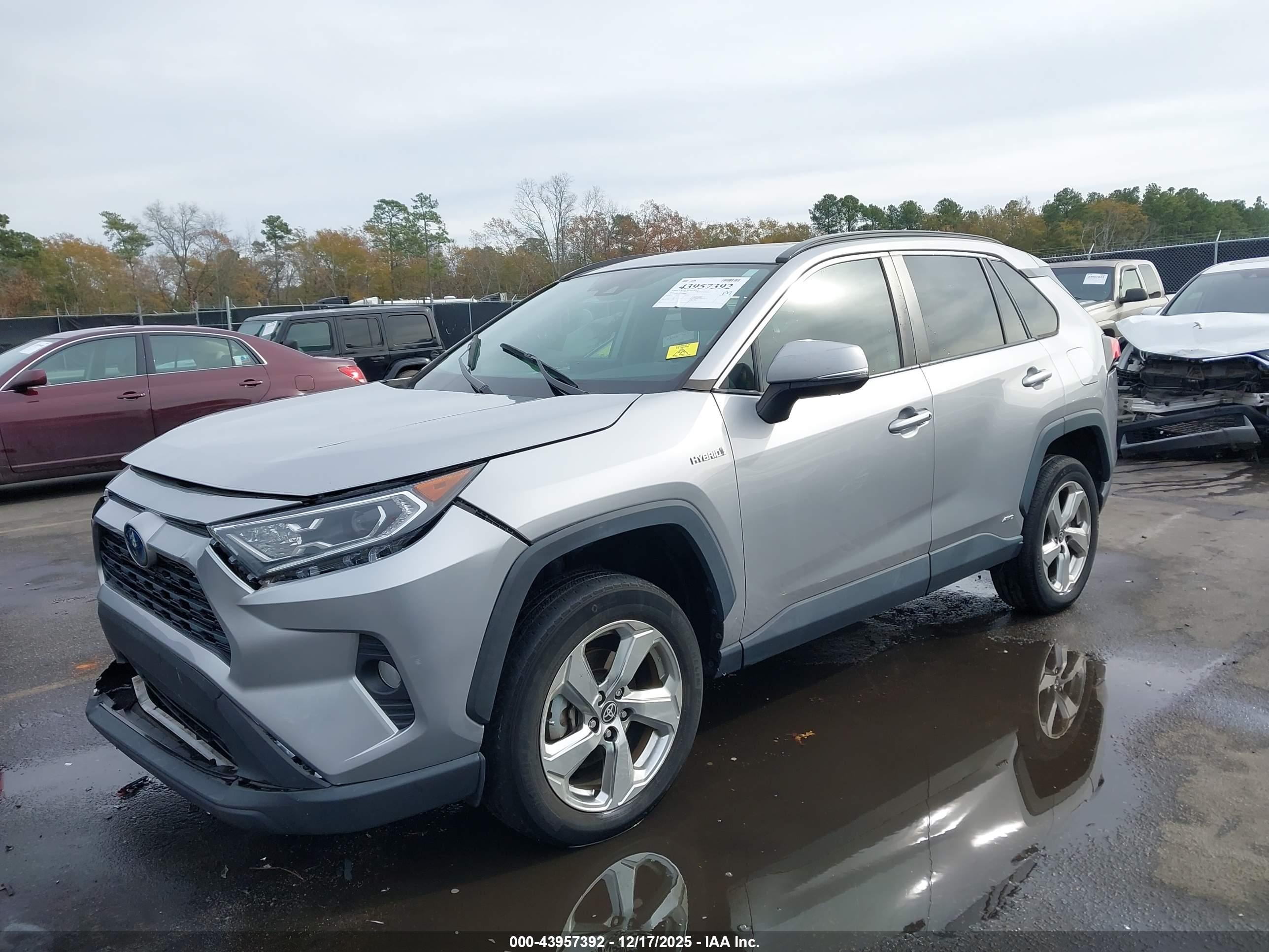 TOYOTA RAV4 image 2