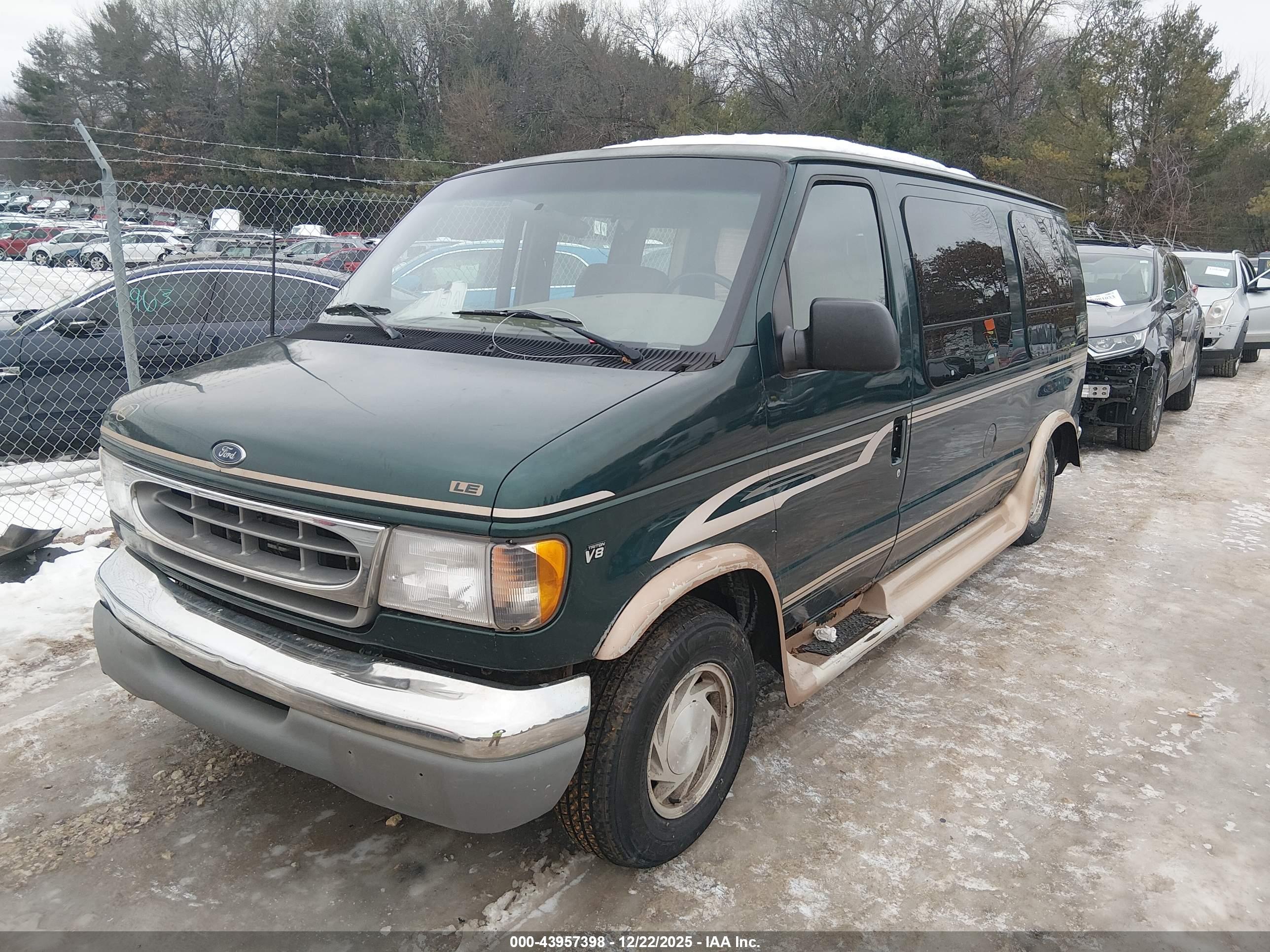 FORD E-150 image 2