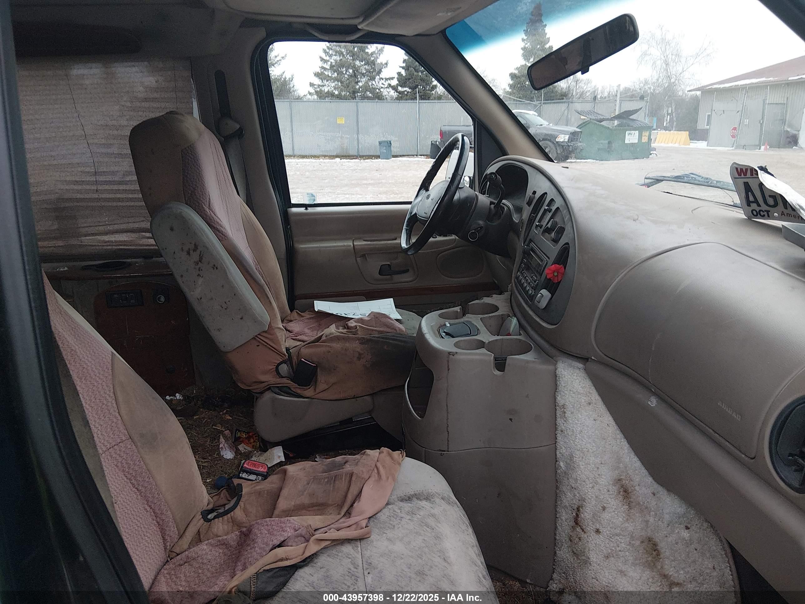 FORD E-150 image 5