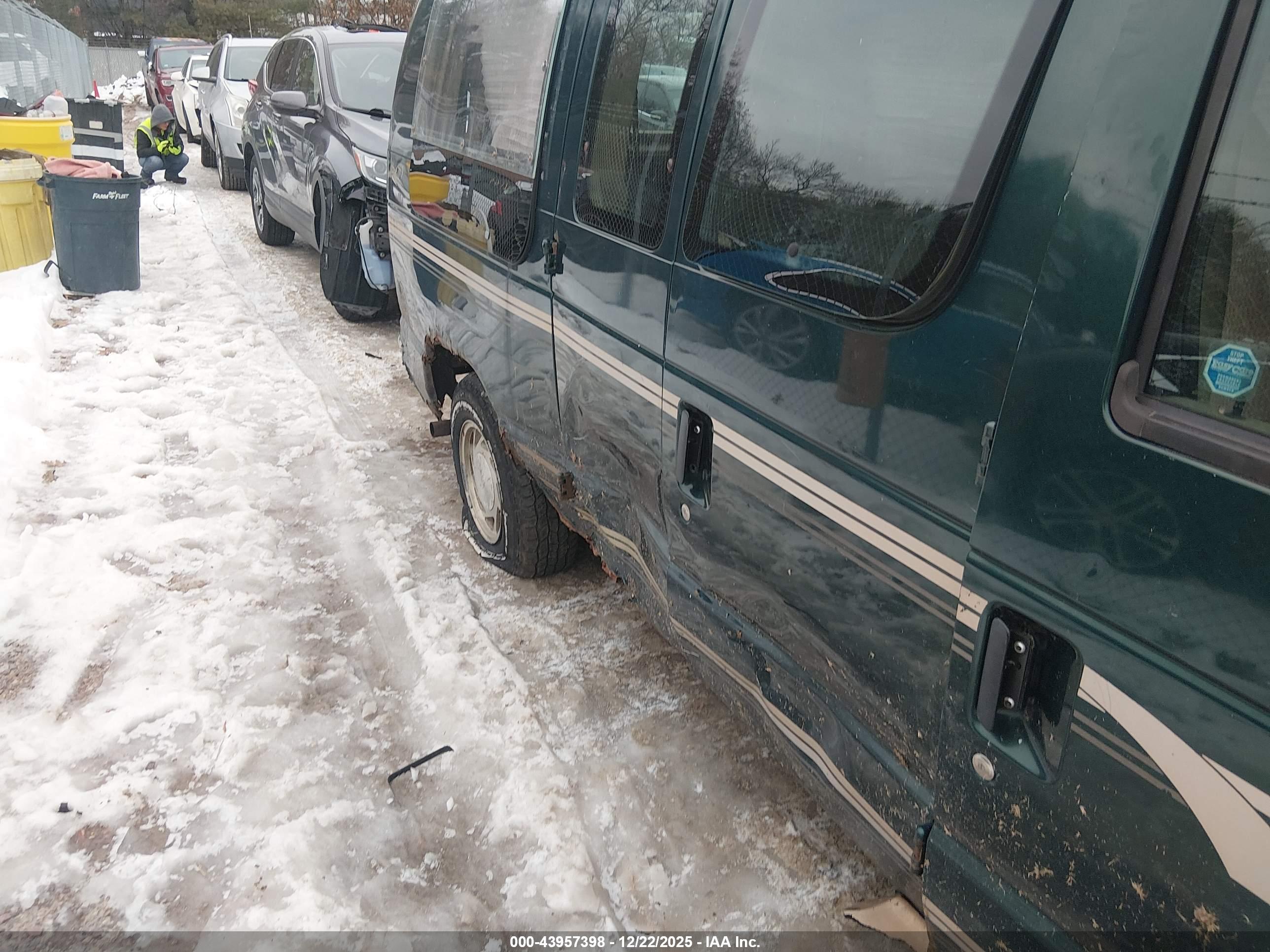 FORD E-150 image 6