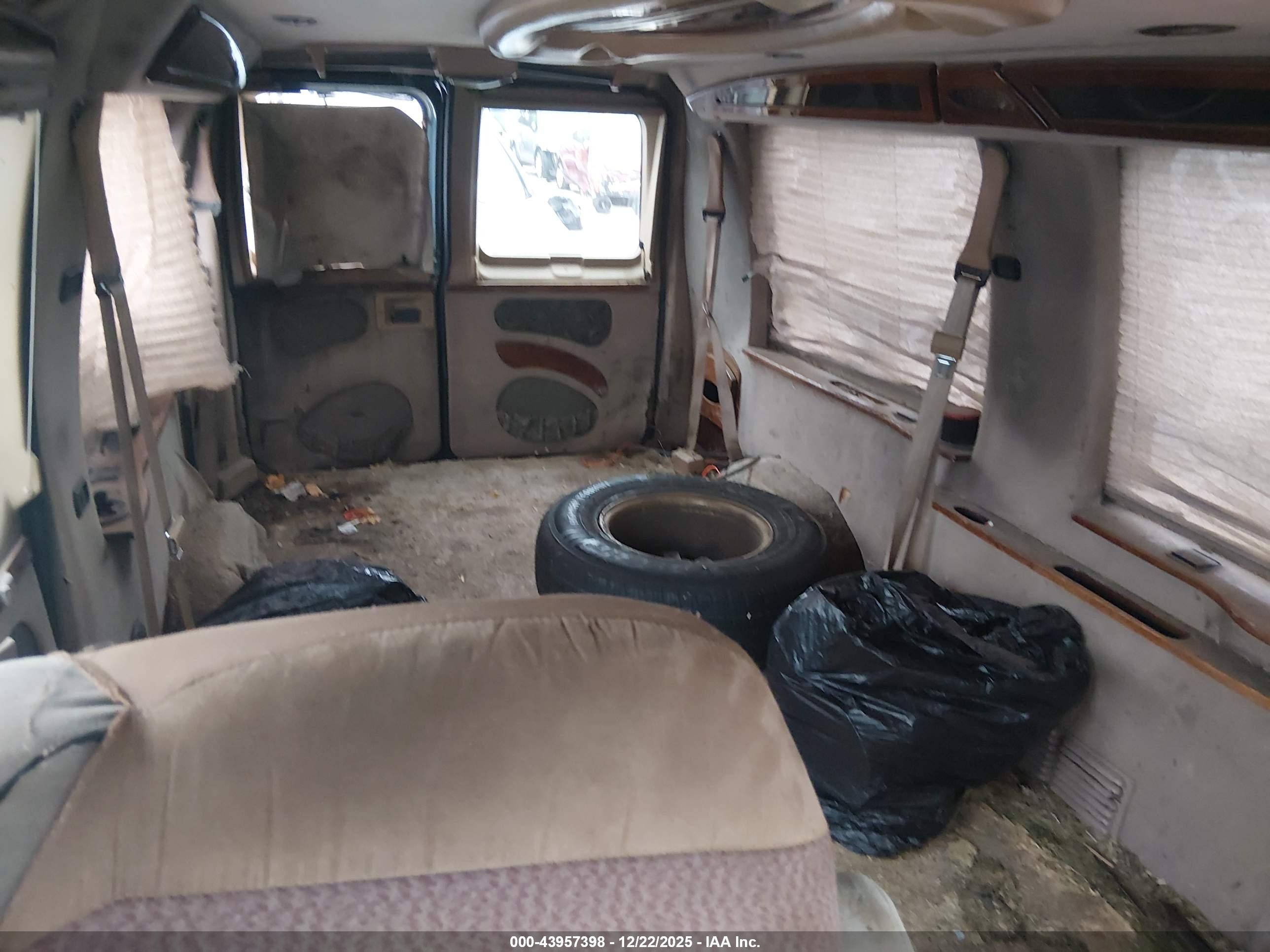 FORD E-150 image 8