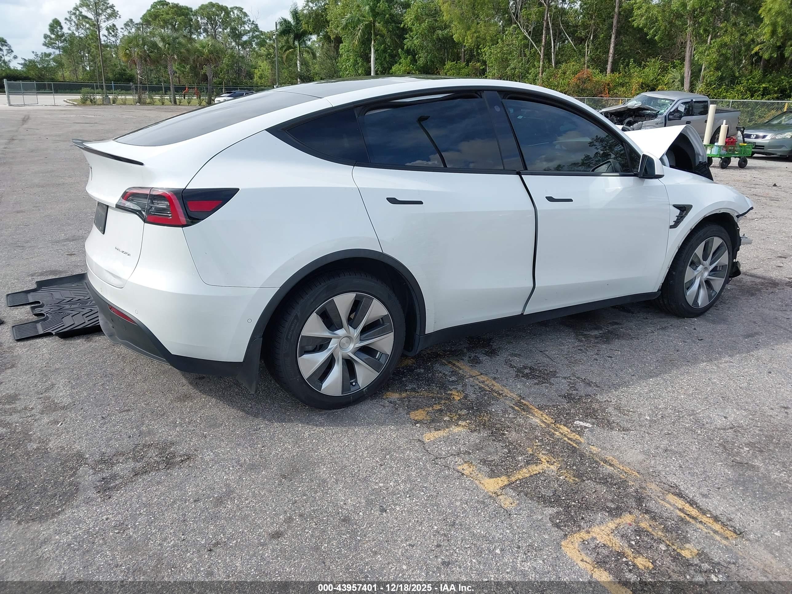 TESLA MODEL image 4