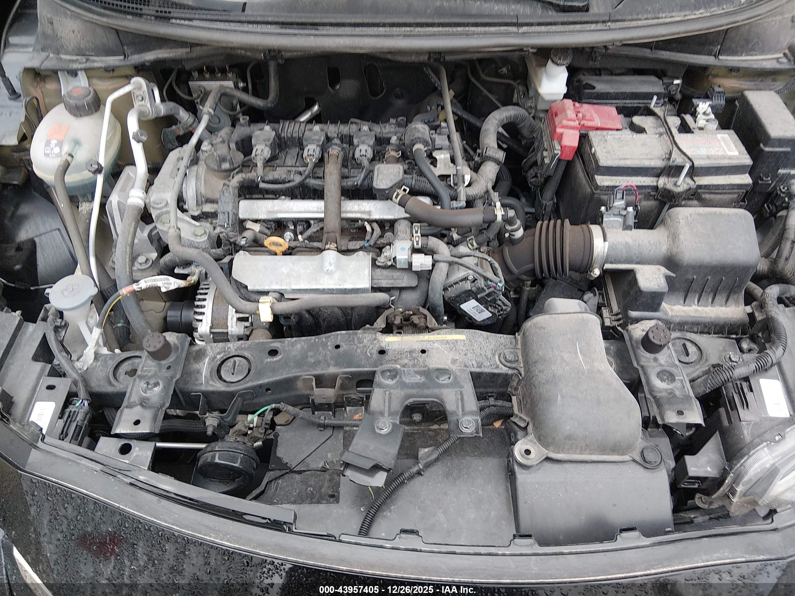 NISSAN VERSA image 10