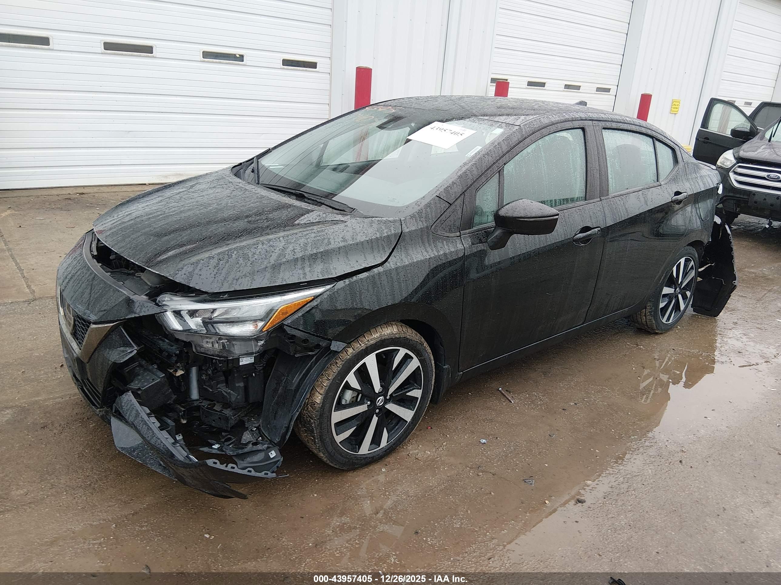 NISSAN VERSA image 2