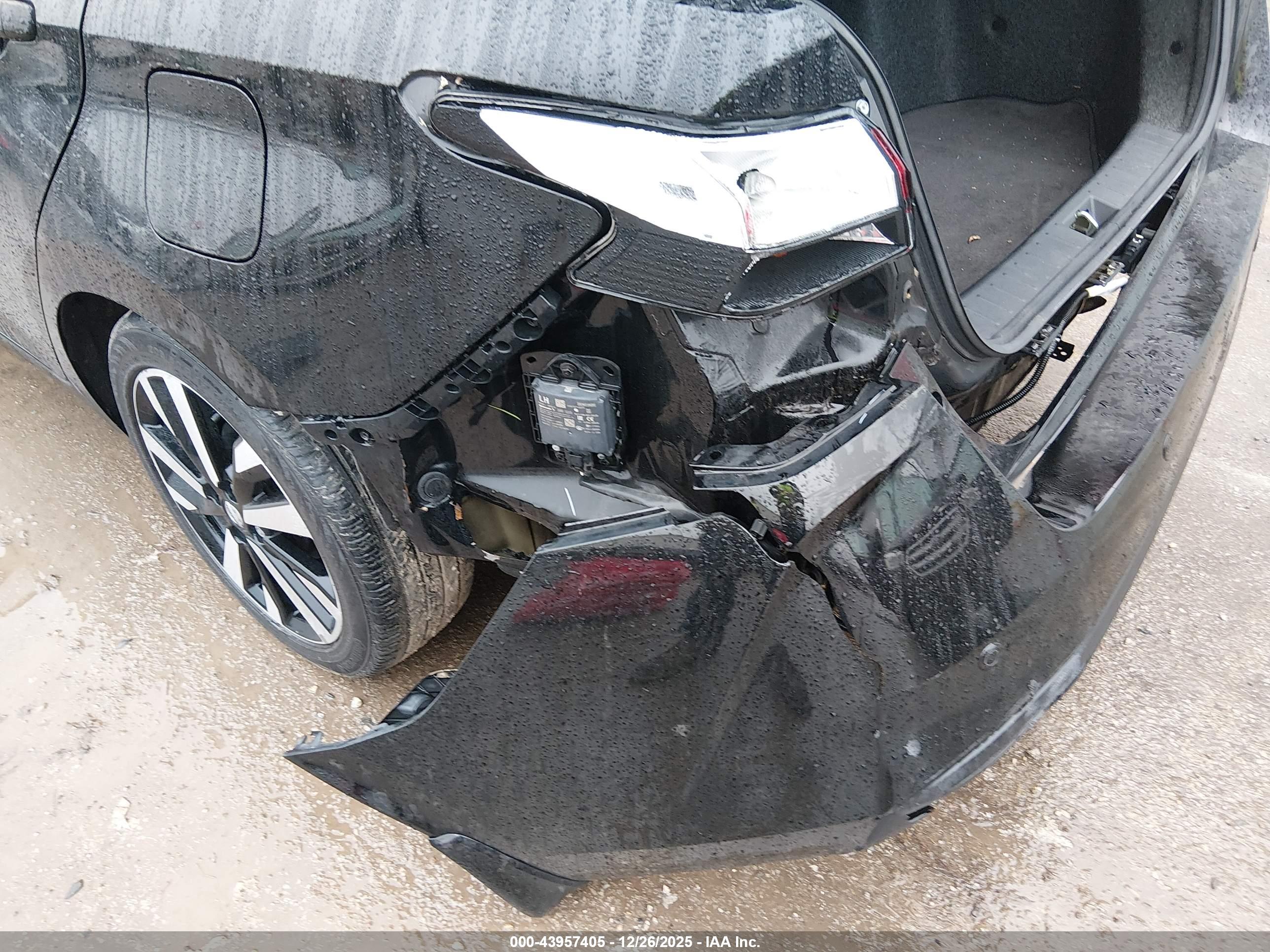 NISSAN VERSA image 6