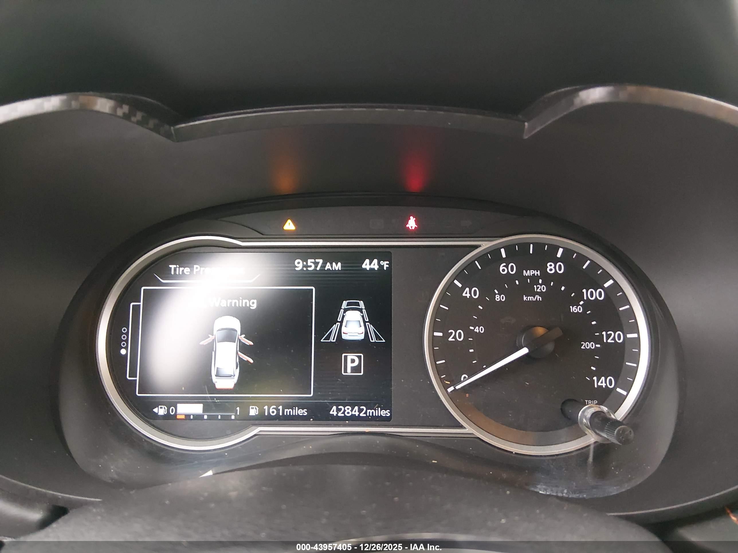 NISSAN VERSA image 7