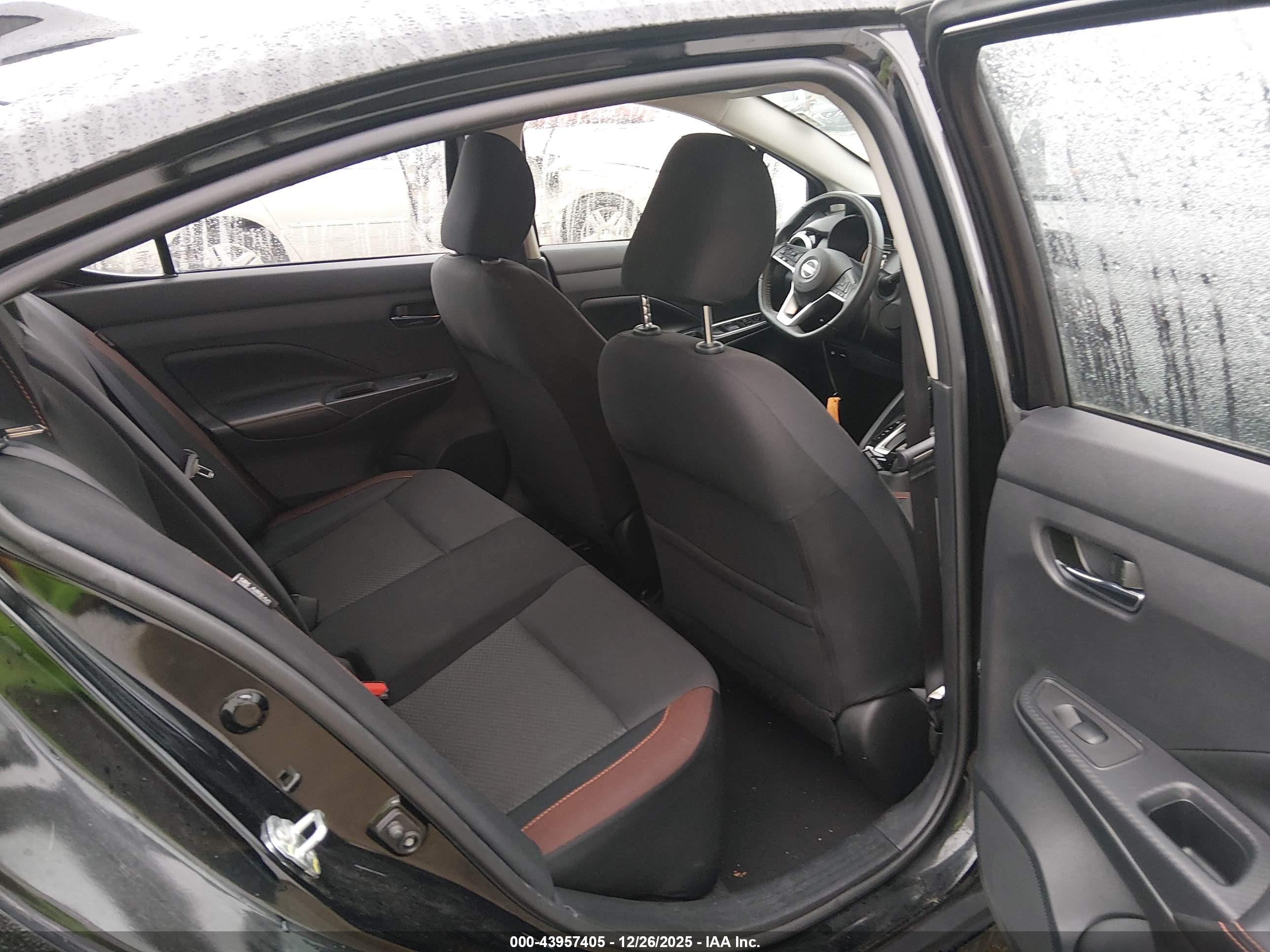 NISSAN VERSA image 8