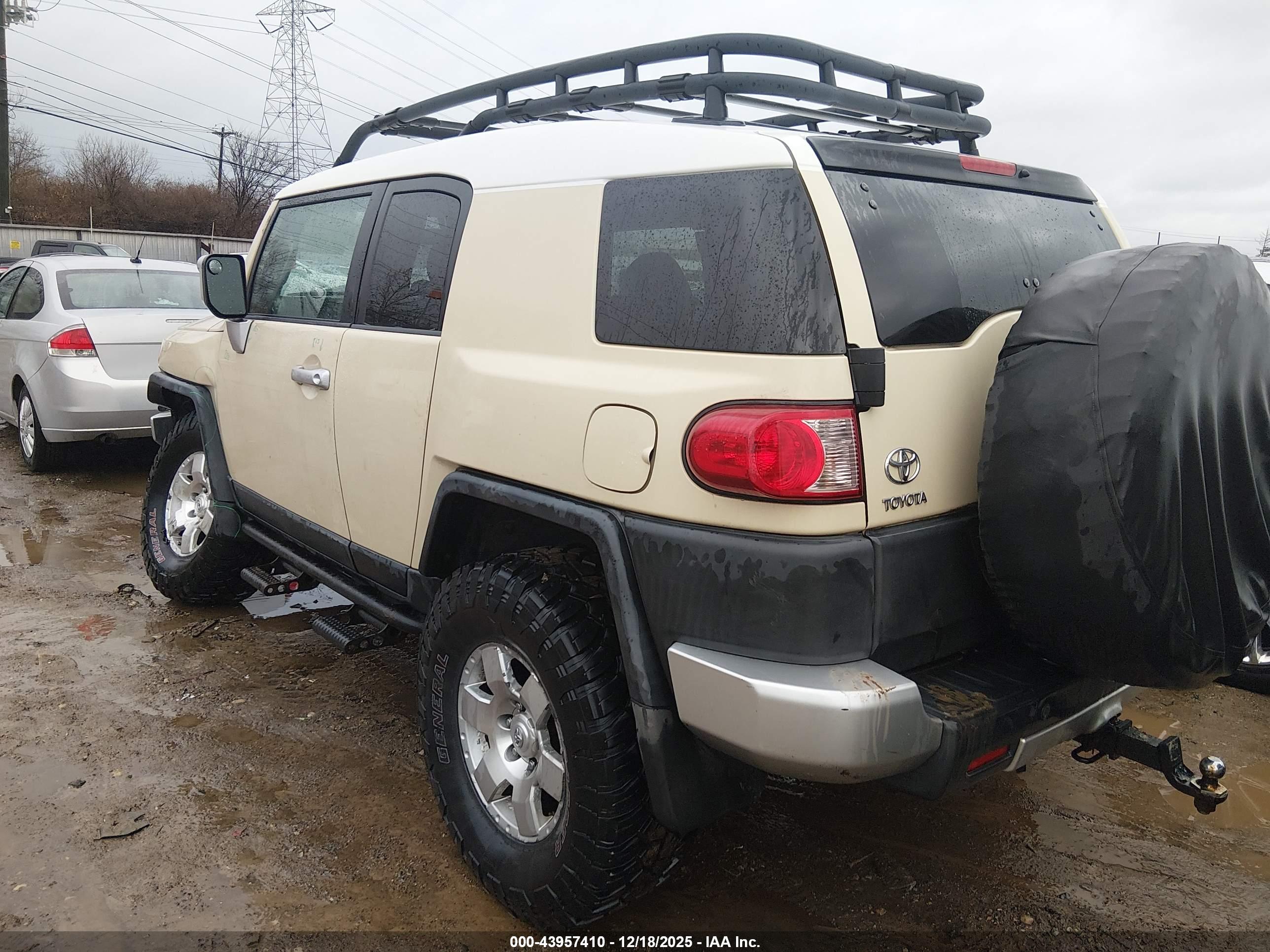 TOYOTA FJ image 3
