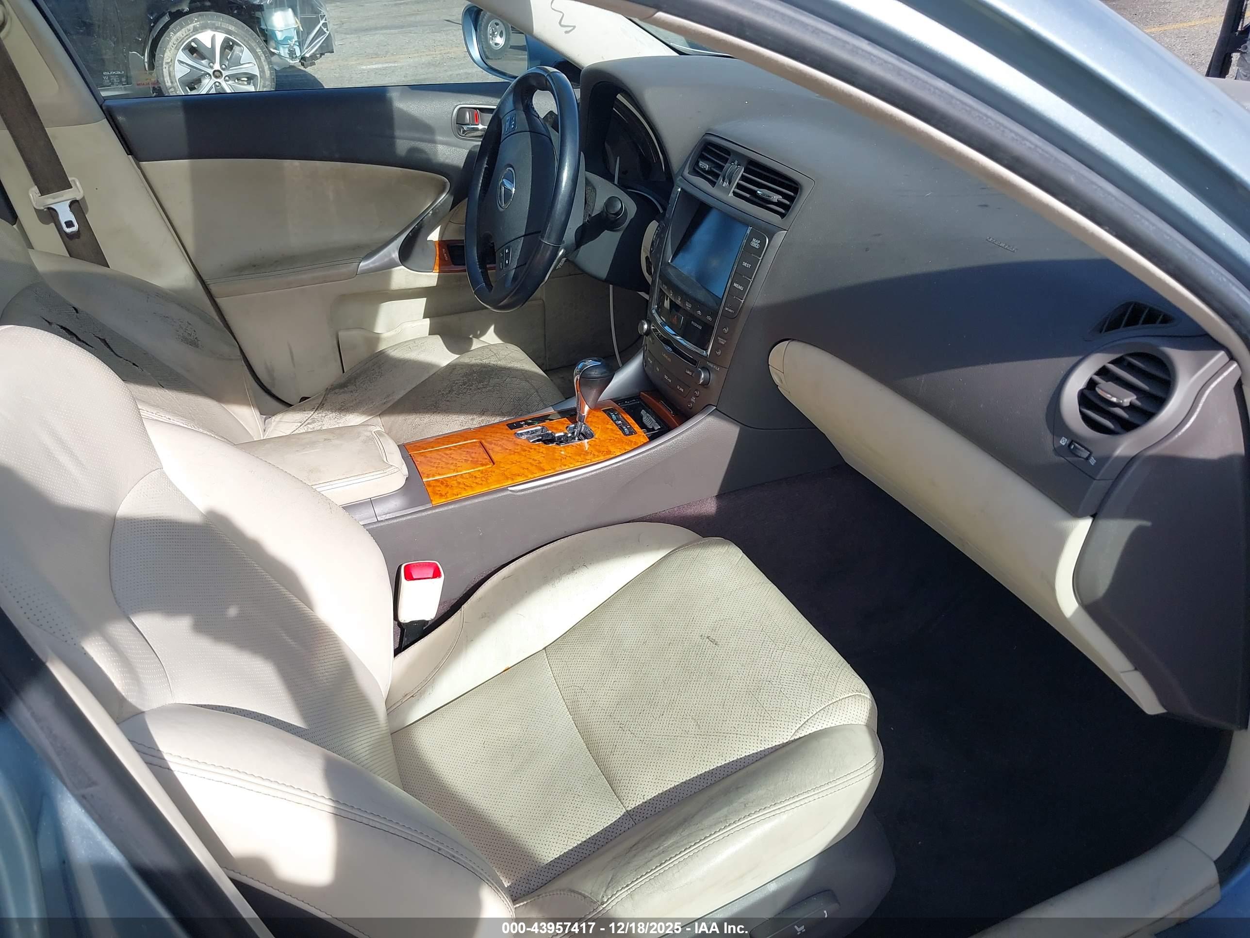 LEXUS IS image 5