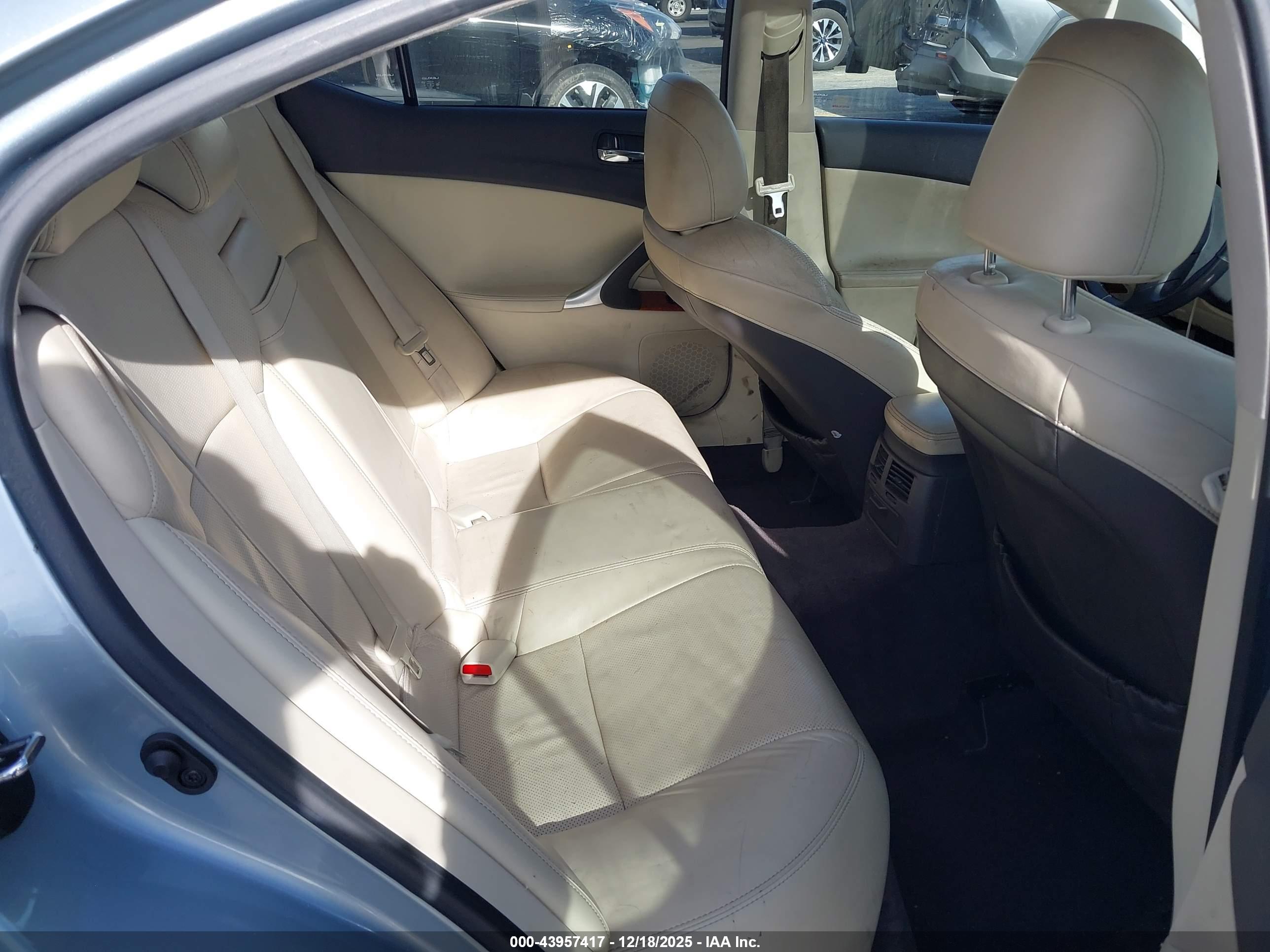 LEXUS IS image 8