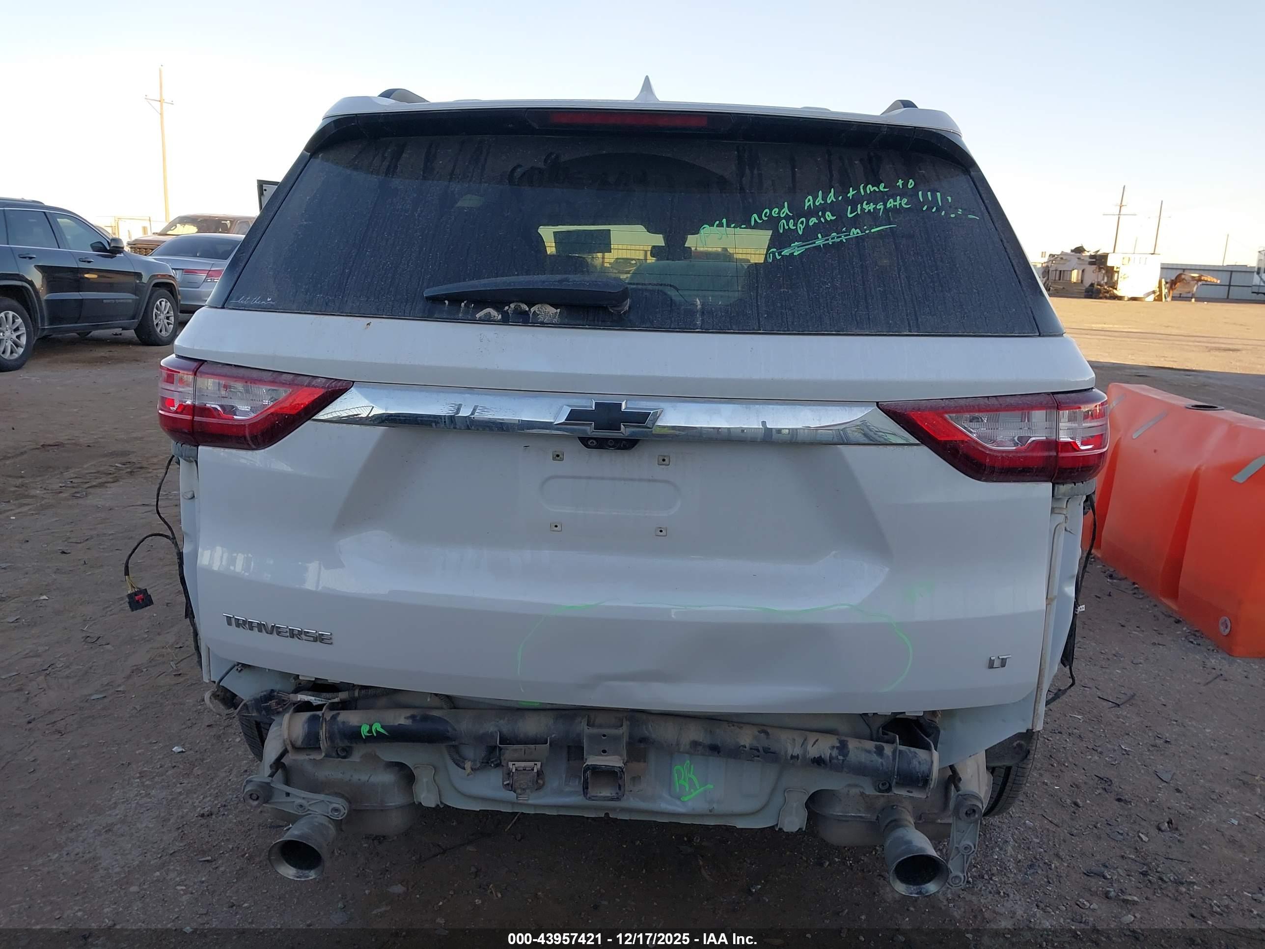 CHEVROLET TRAVERSE image 6