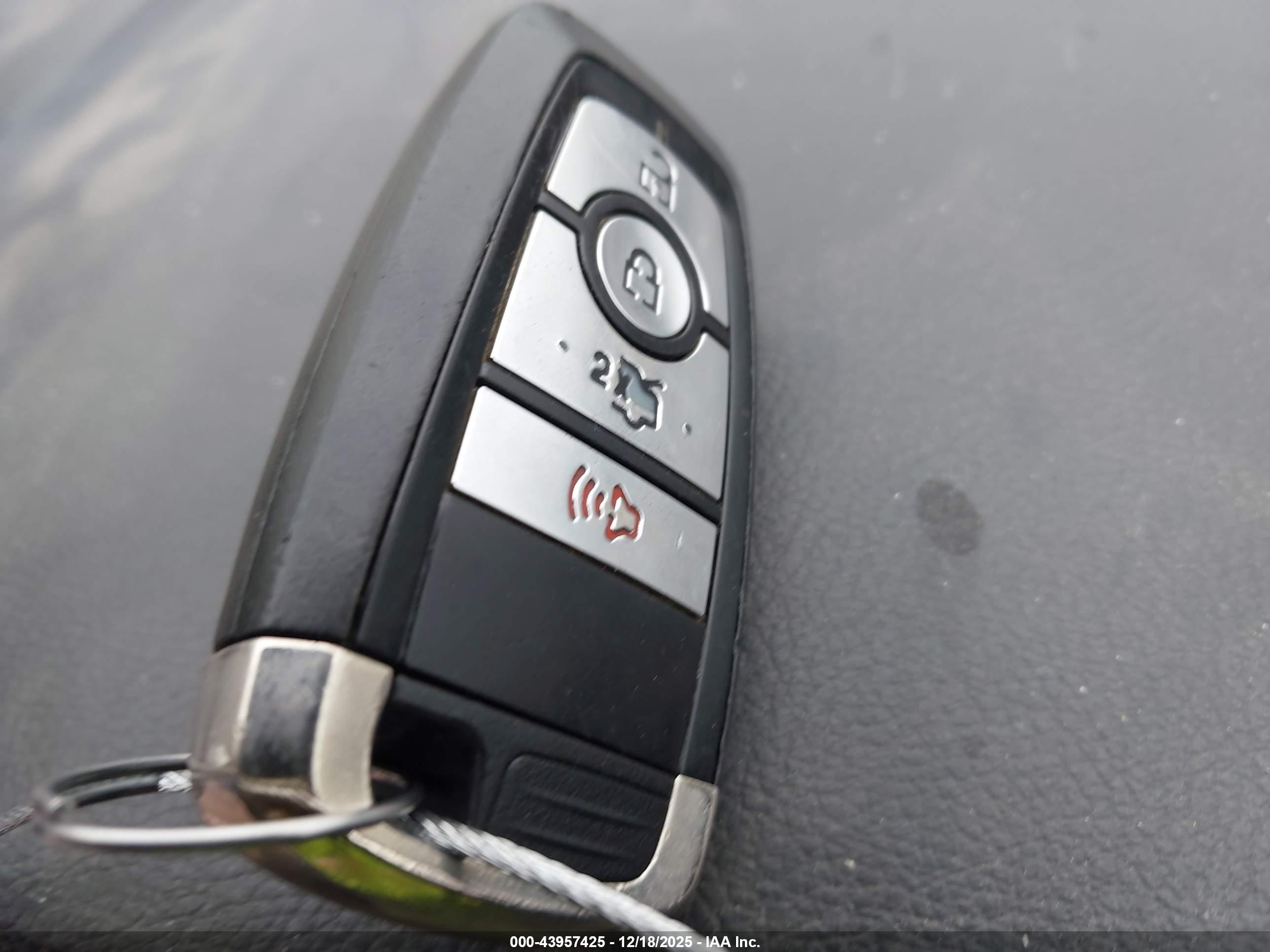 FORD FUSION image 11