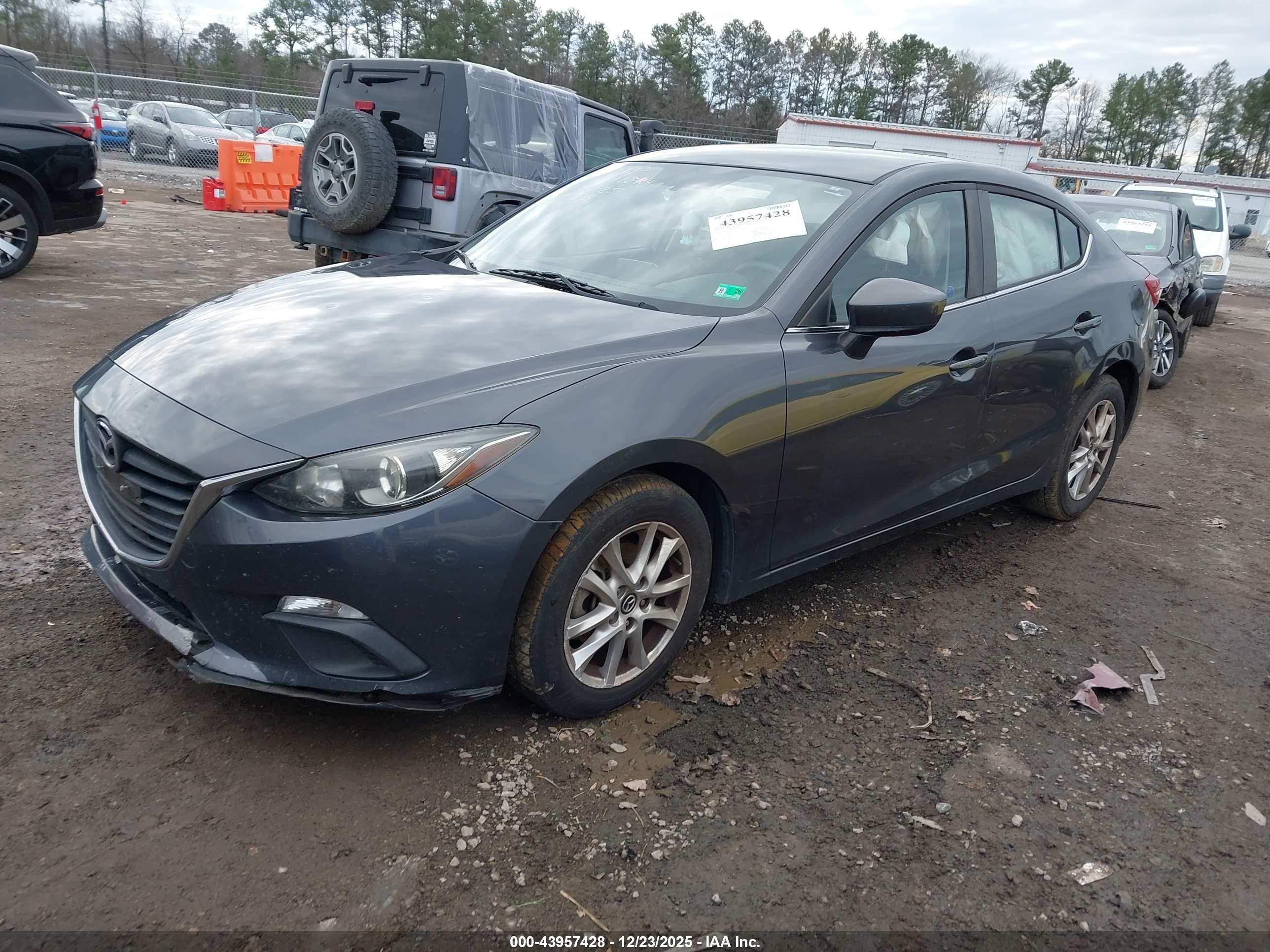 MAZDA MAZDA3 image 2