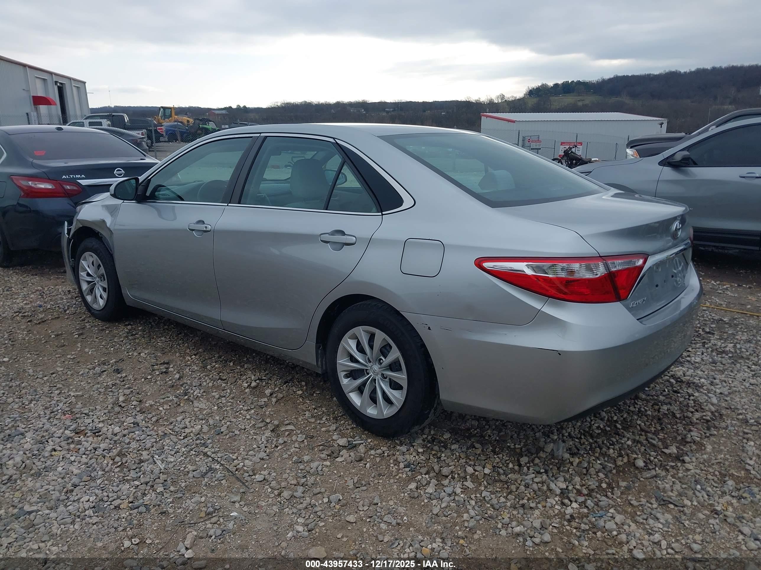TOYOTA CAMRY image 3