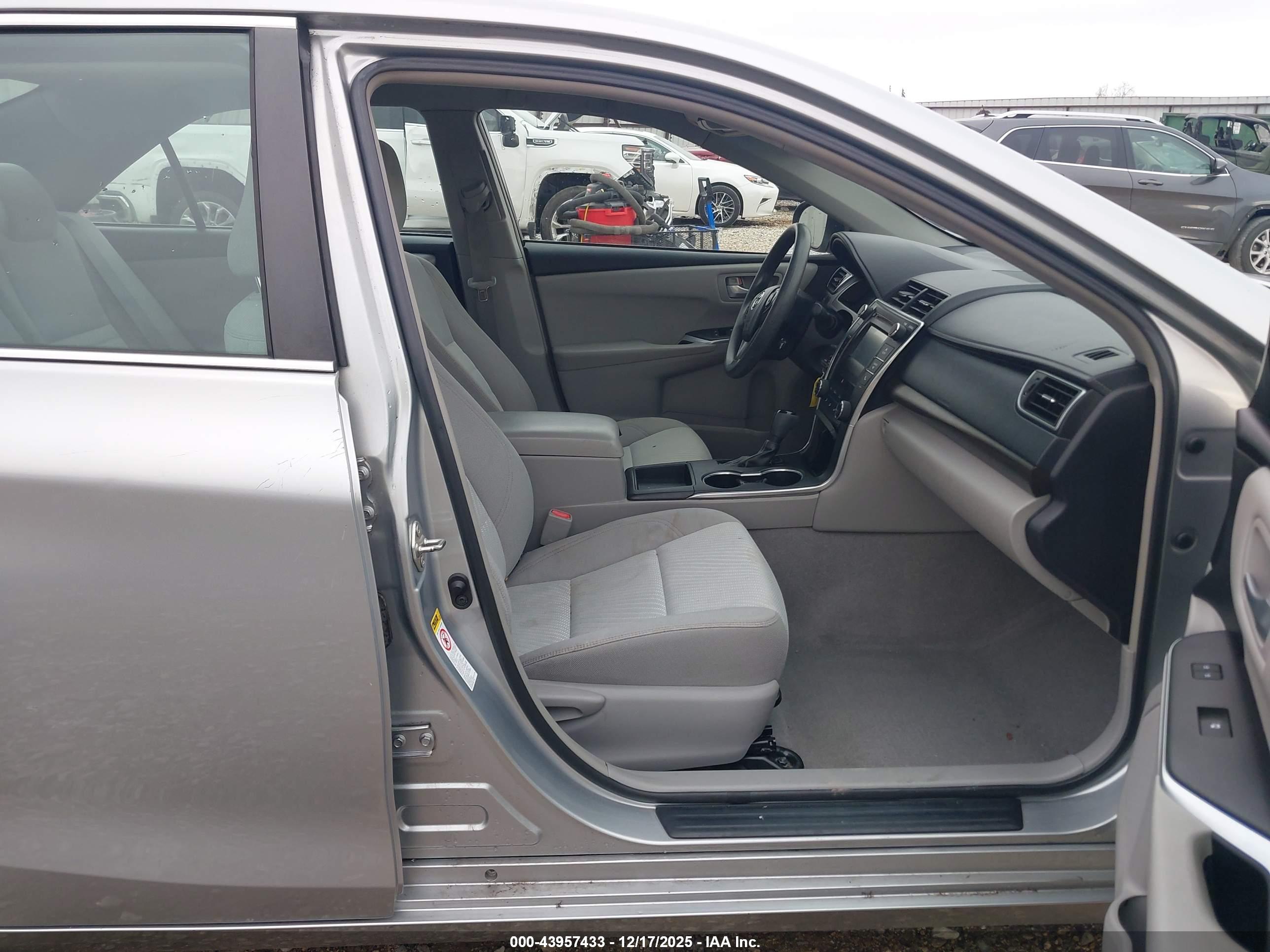 TOYOTA CAMRY image 5