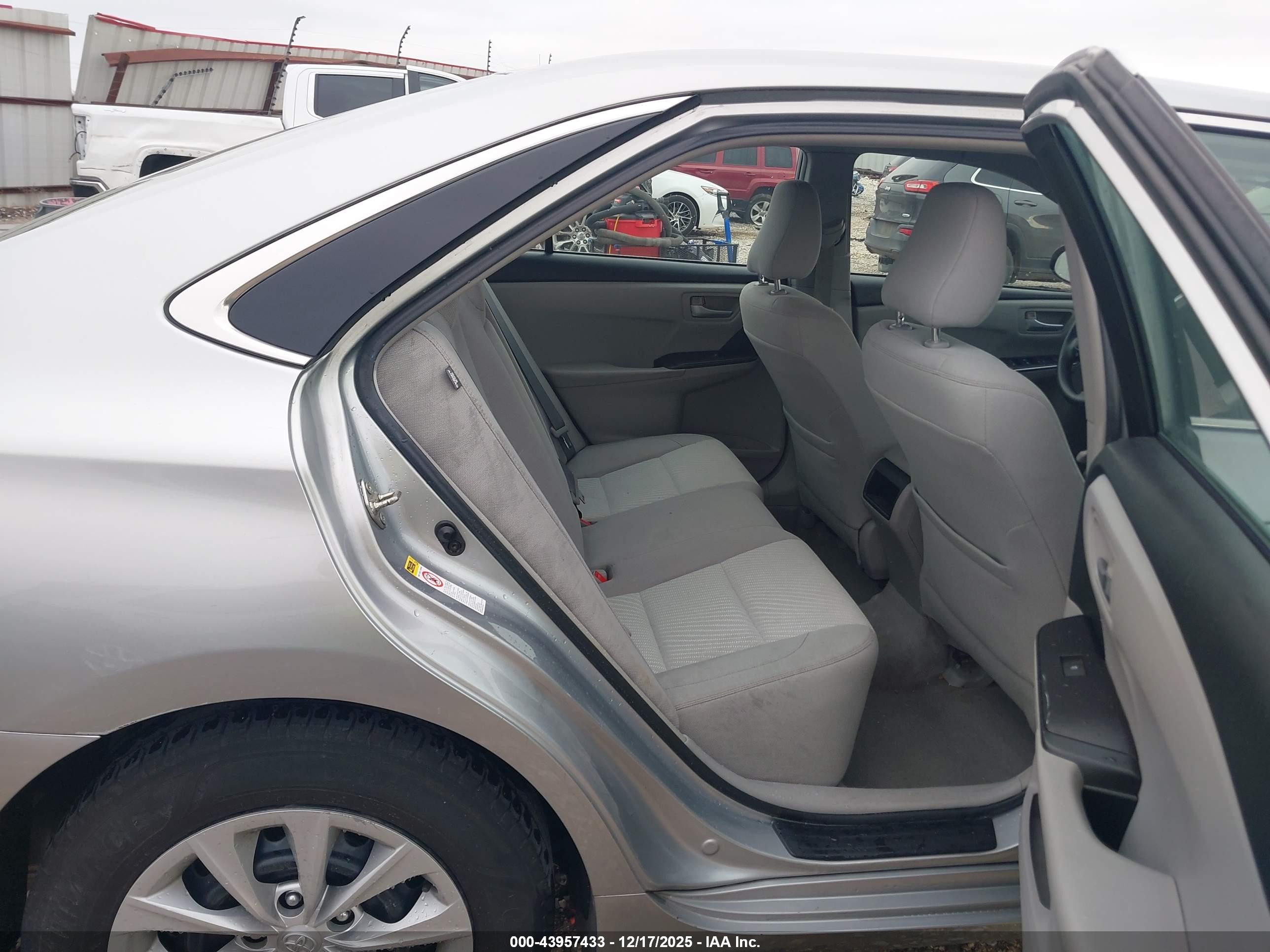 TOYOTA CAMRY image 8