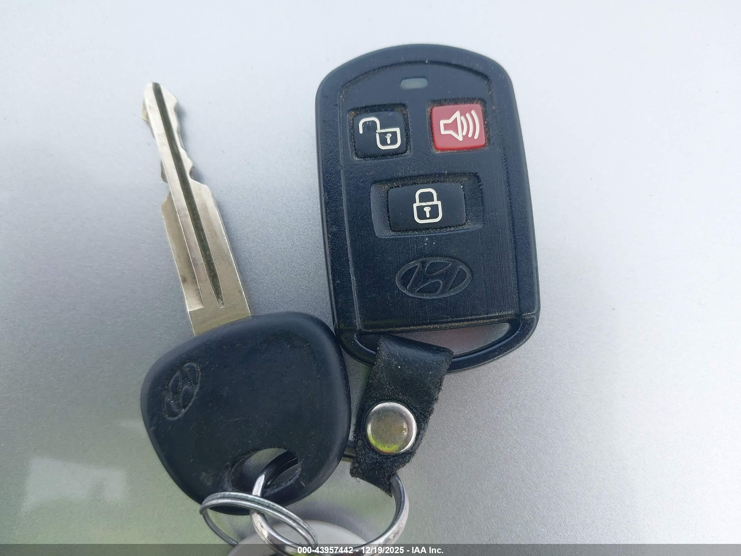HYUNDAI ELANTRA image 11