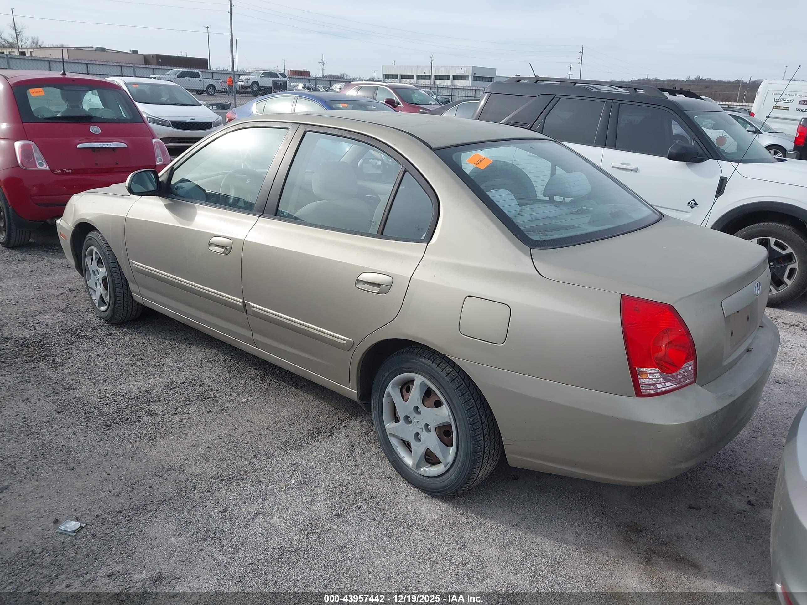 HYUNDAI ELANTRA image 3