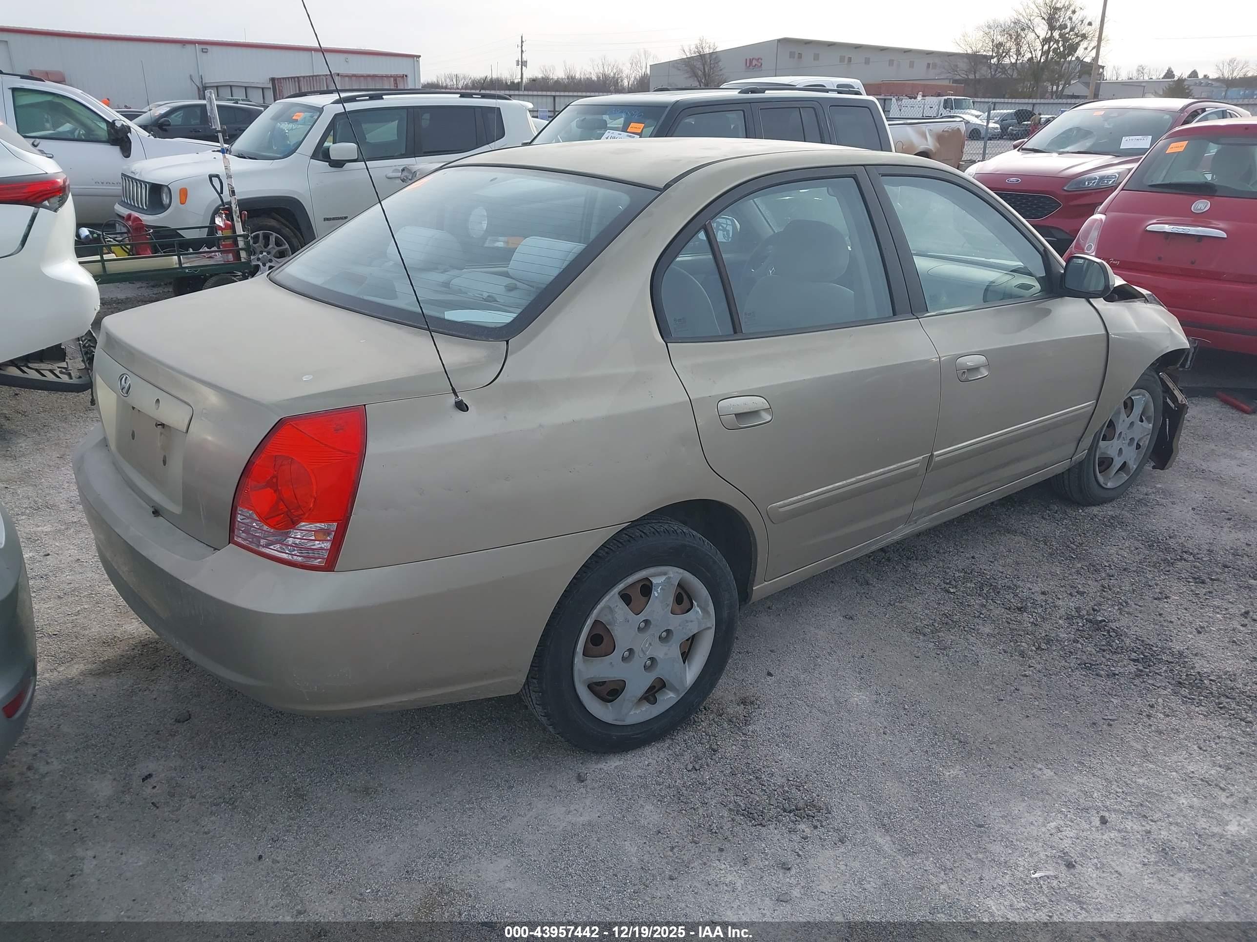 HYUNDAI ELANTRA image 4