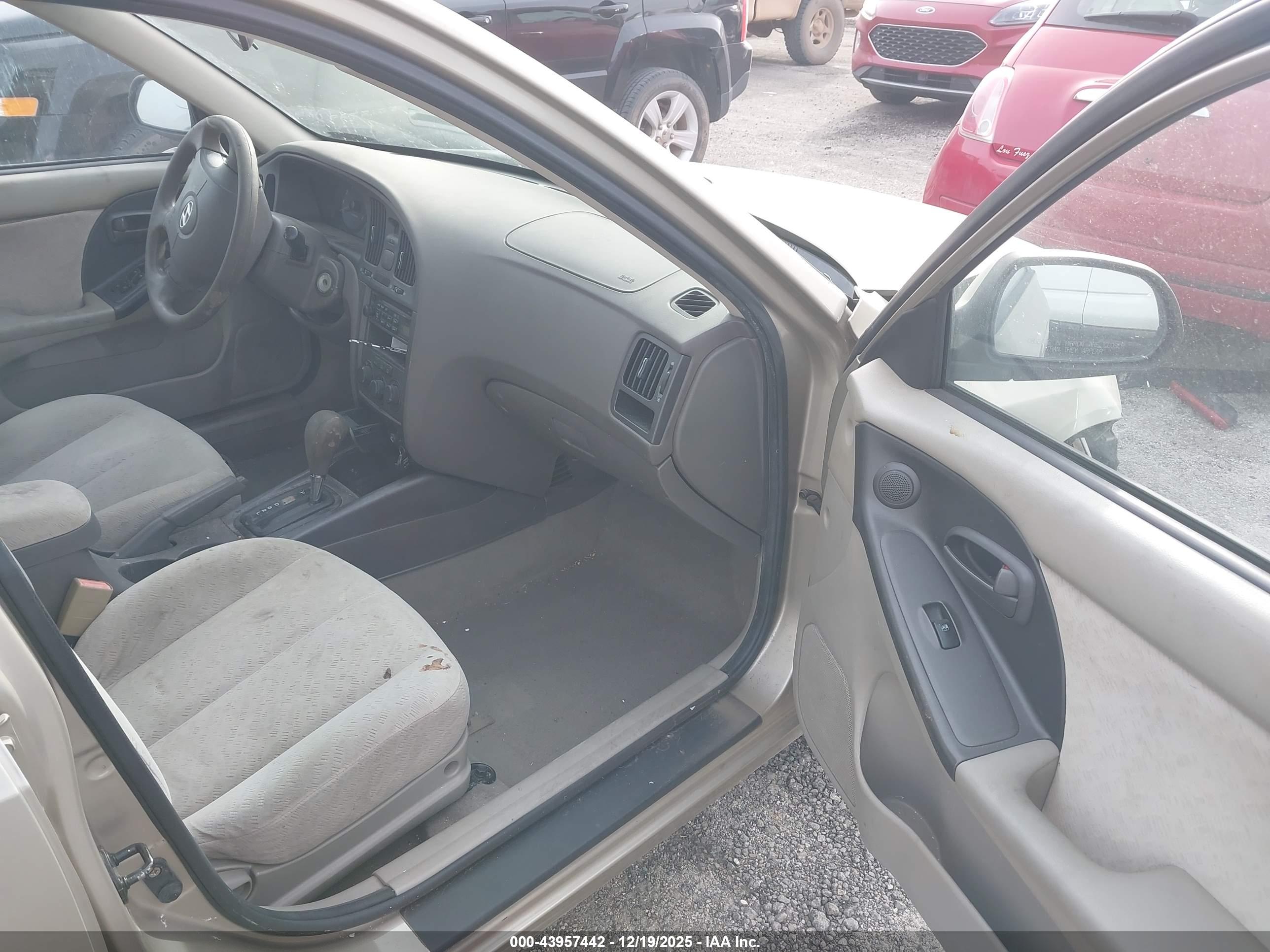 HYUNDAI ELANTRA image 5