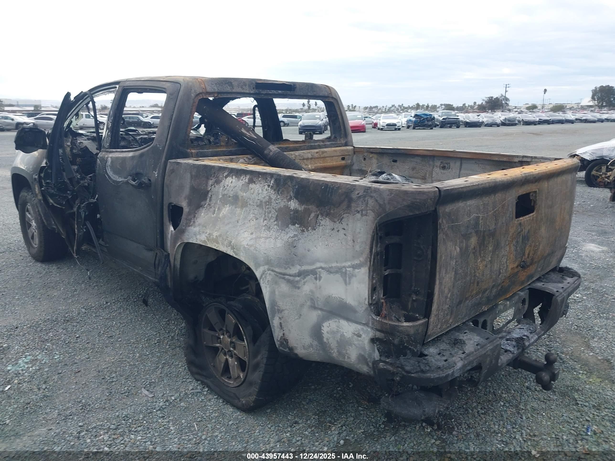 CHEVROLET COLORADO image 6