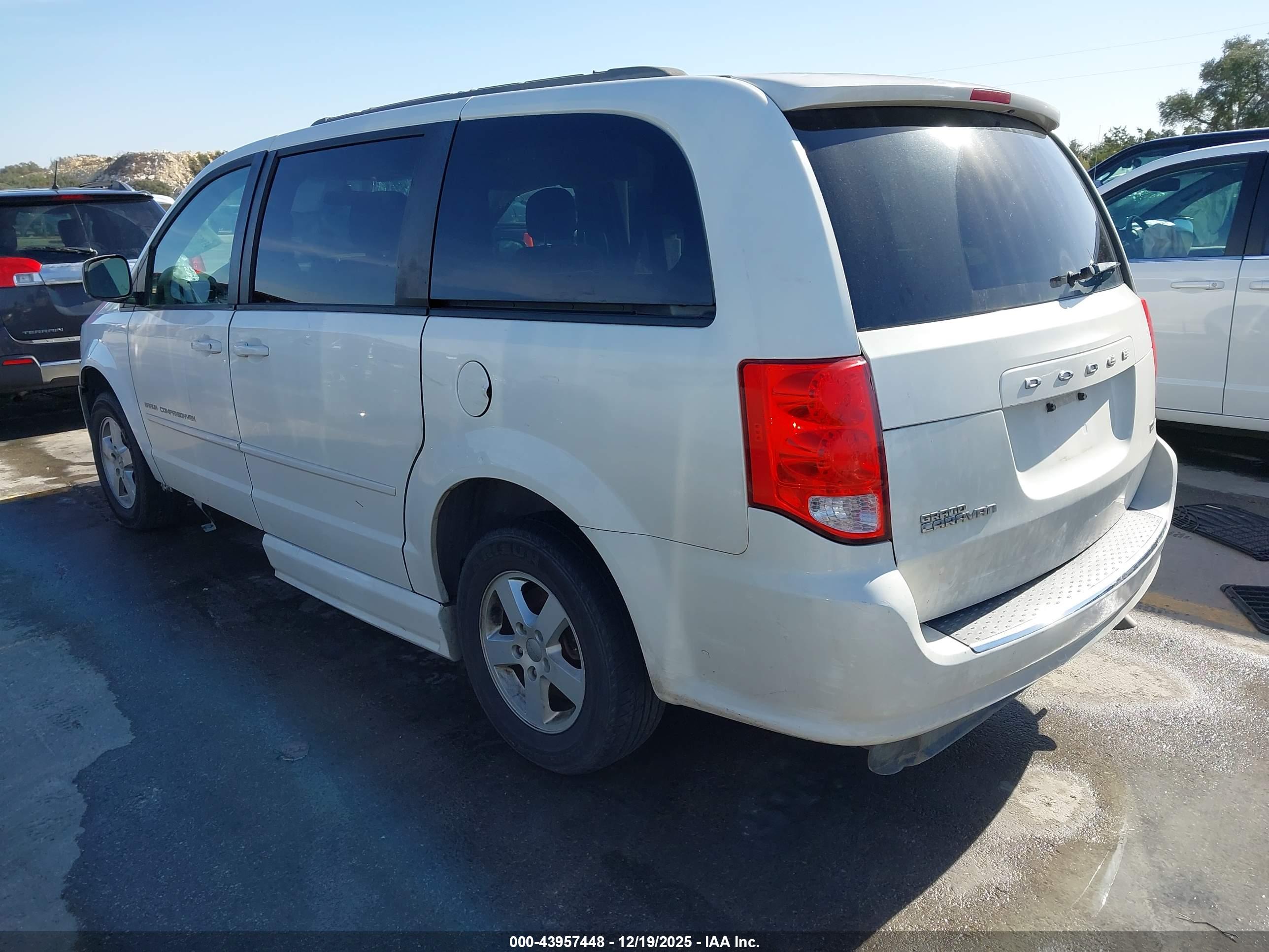 DODGE GRAND image 3