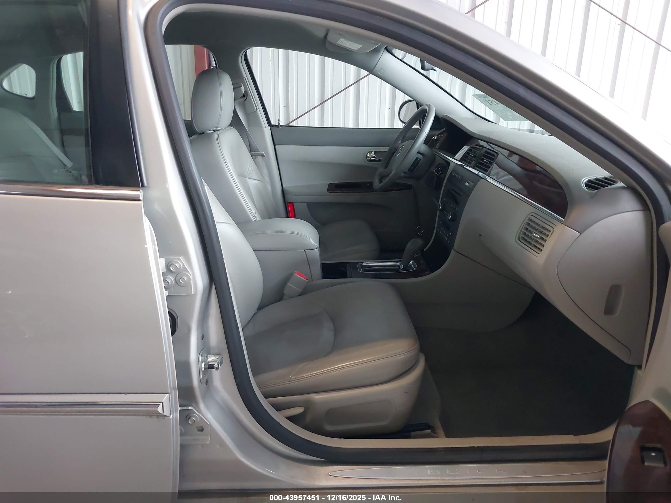 BUICK LACROSSE image 5