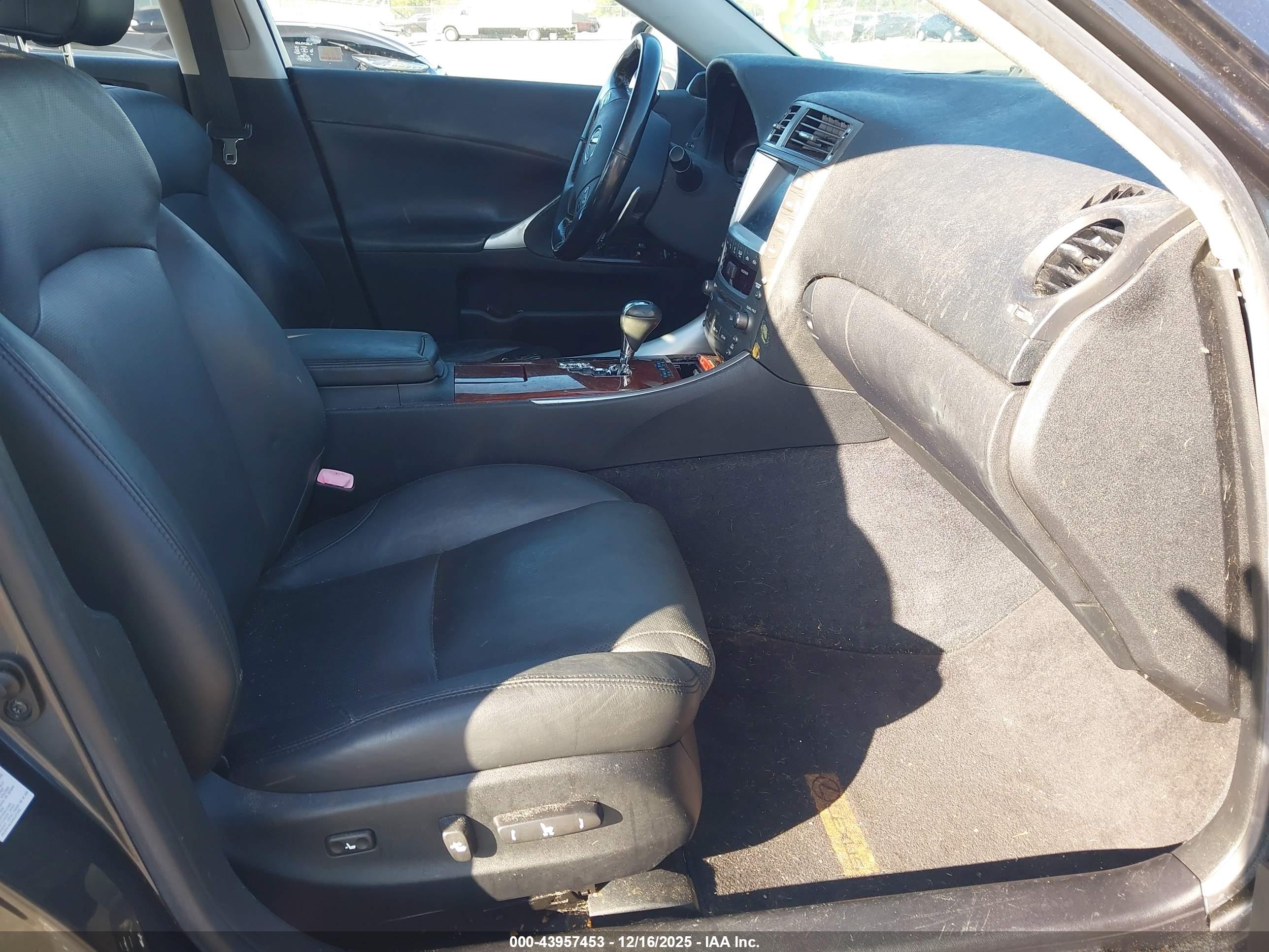 LEXUS IS image 5