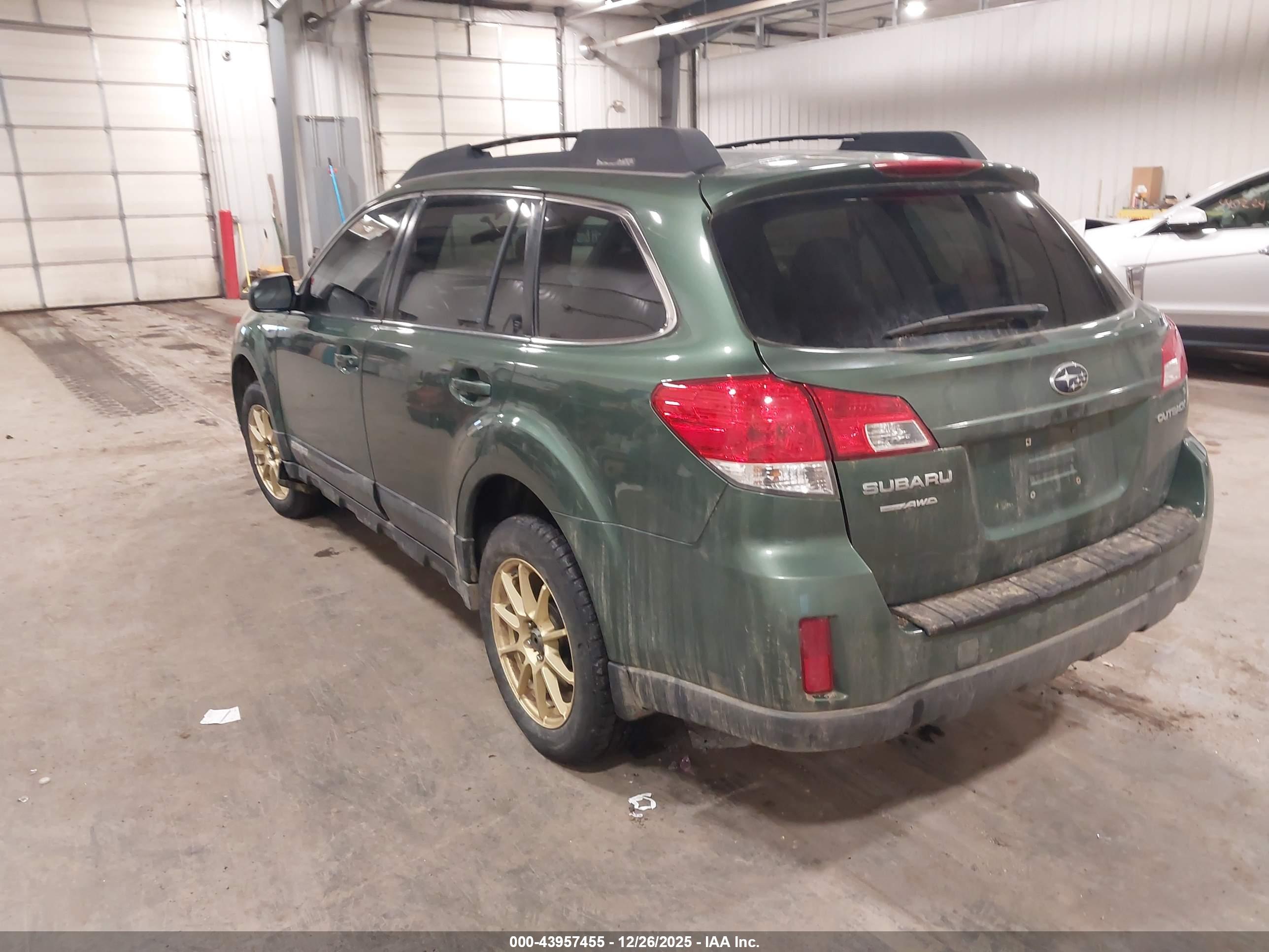 SUBARU OUTBACK image 3
