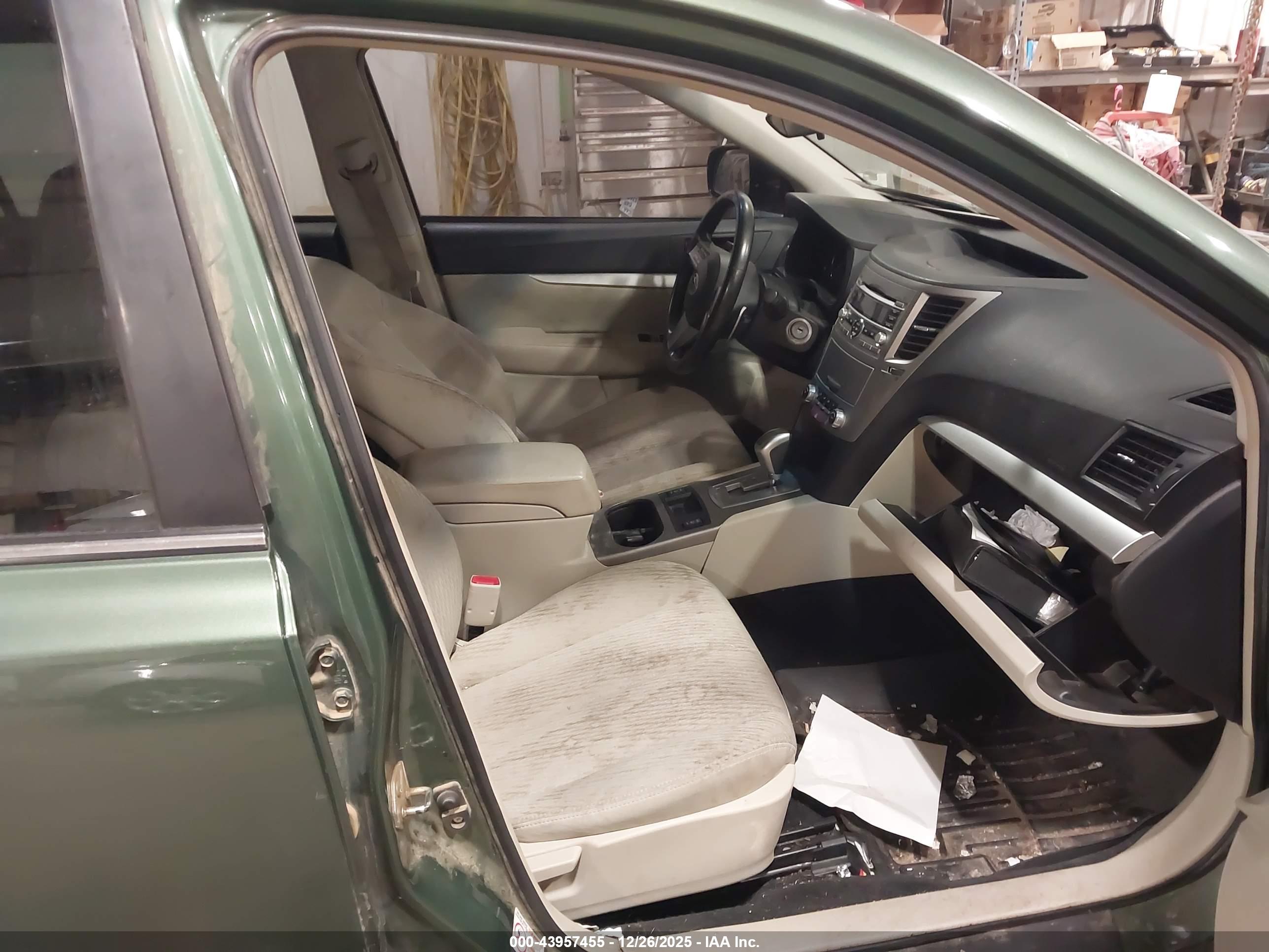 SUBARU OUTBACK image 5