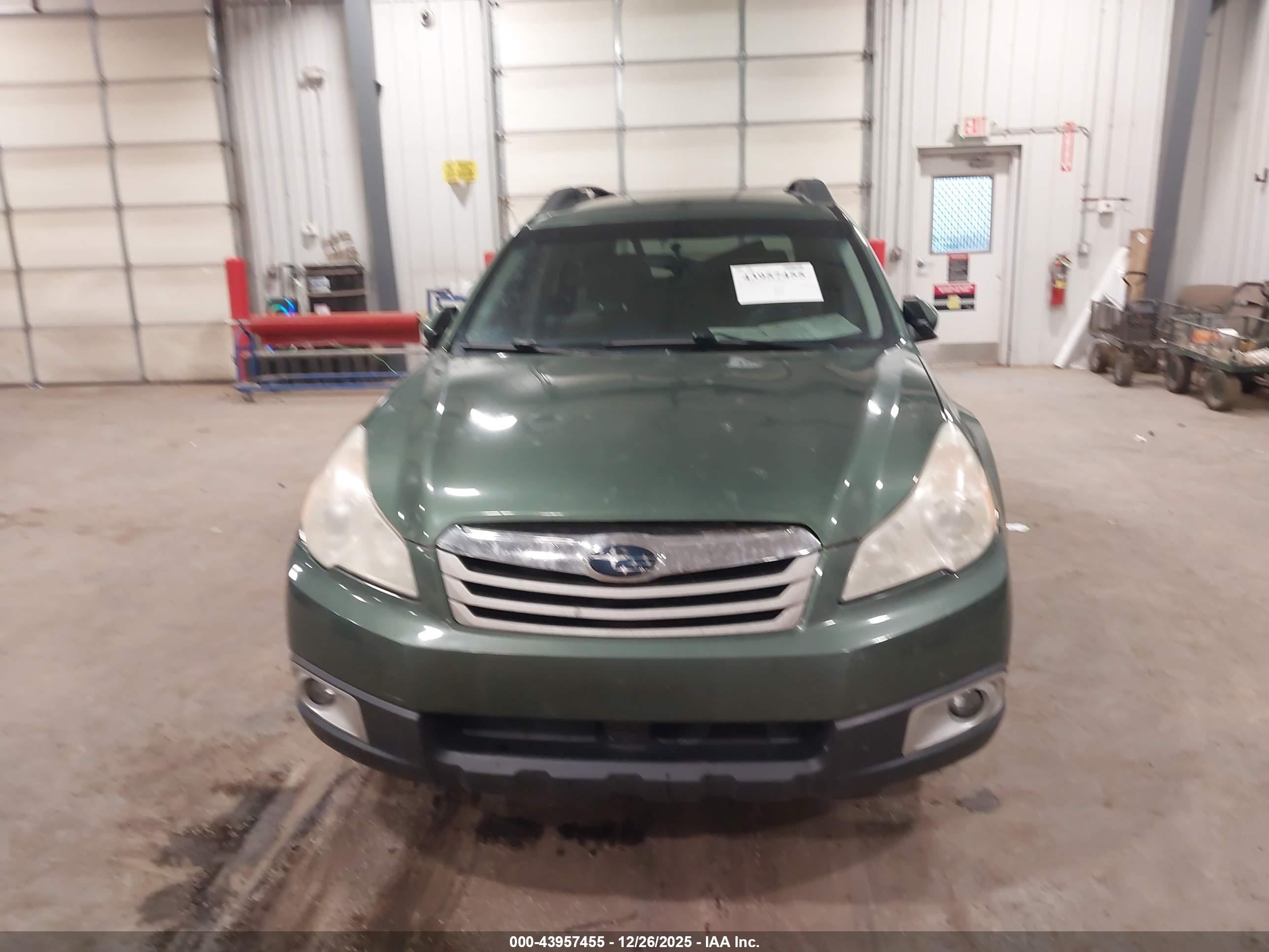 SUBARU OUTBACK image 6