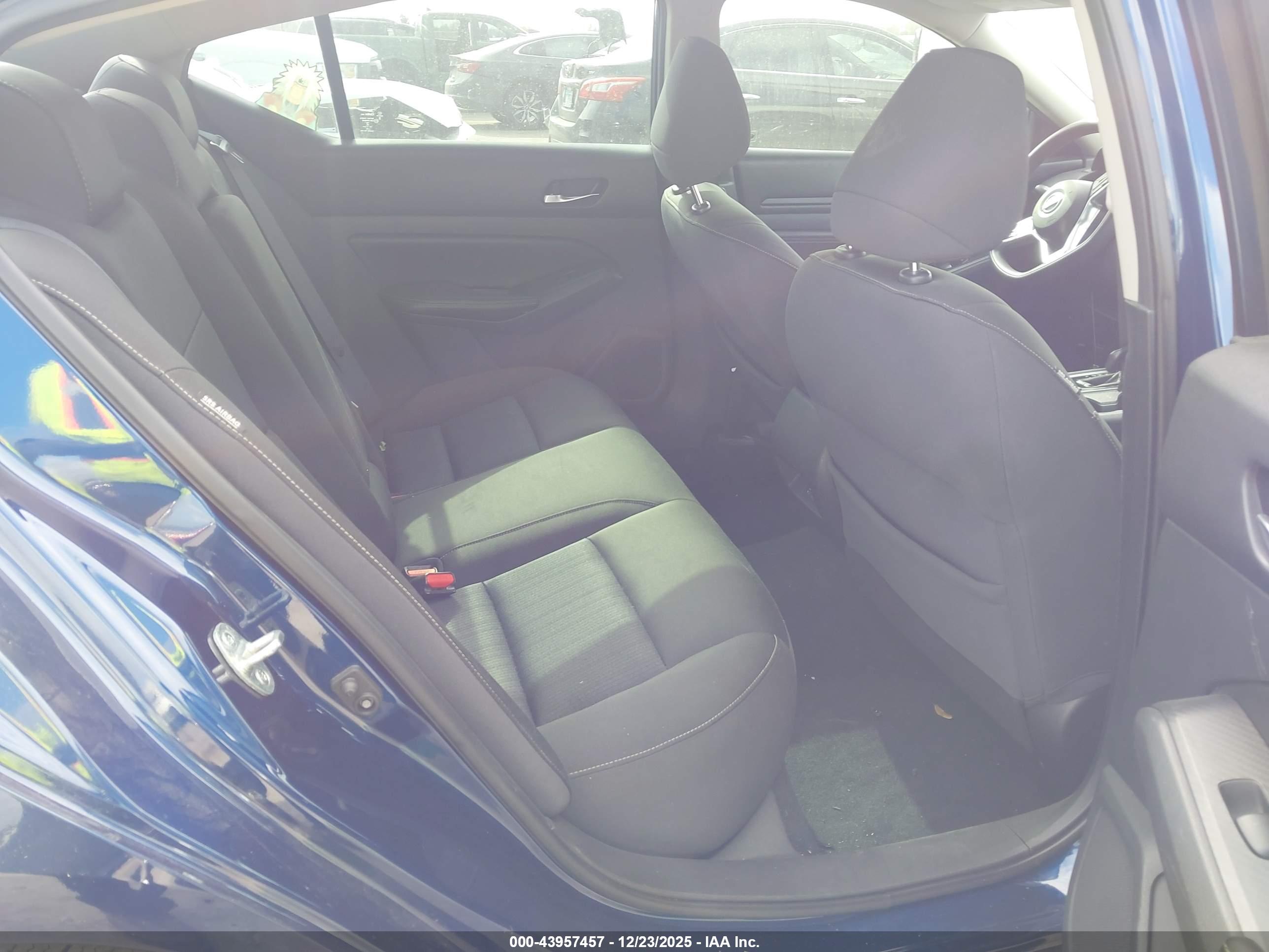 NISSAN ALTIMA image 8