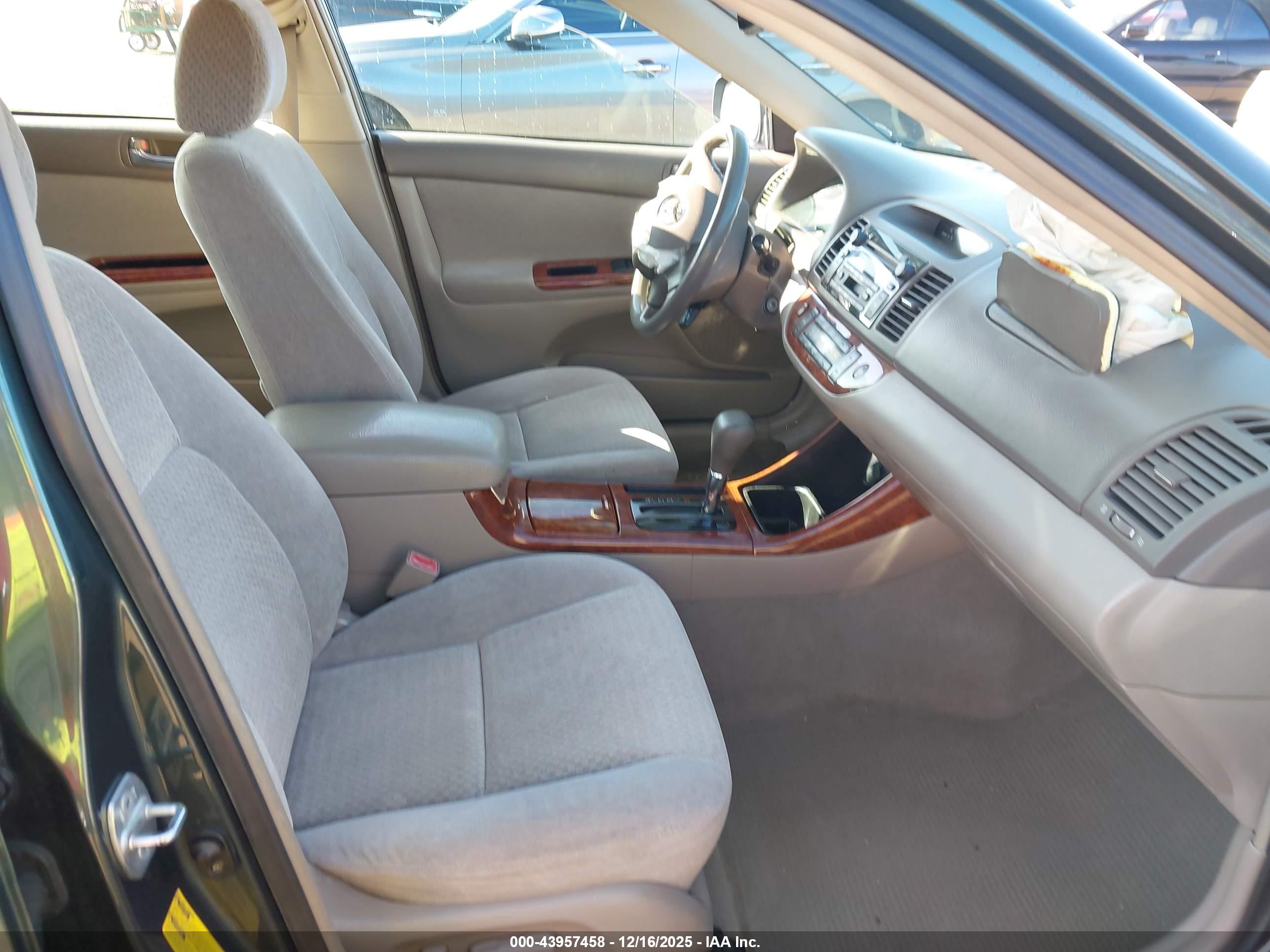 TOYOTA CAMRY image 5