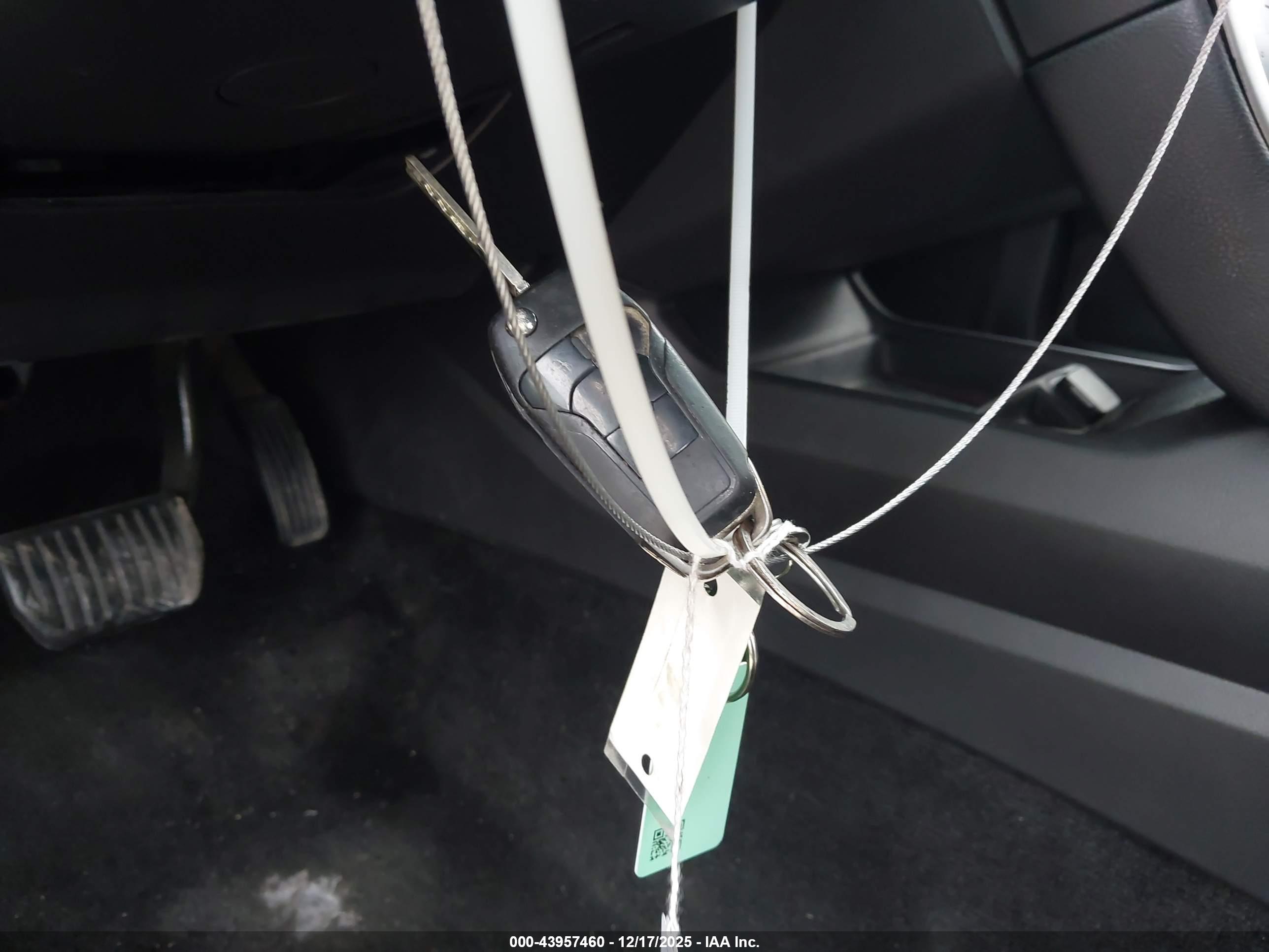 FORD FUSION image 11