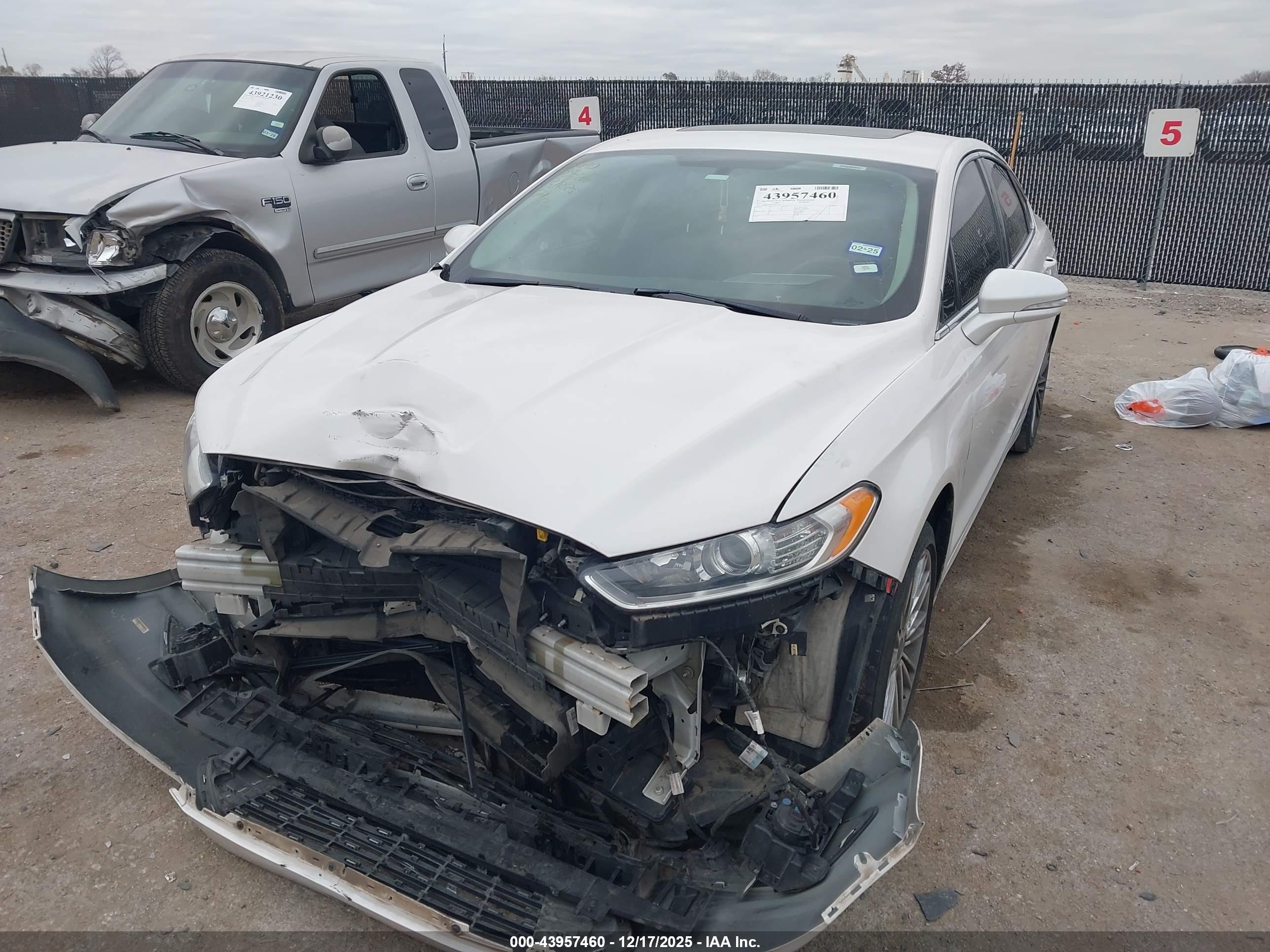 FORD FUSION image 2