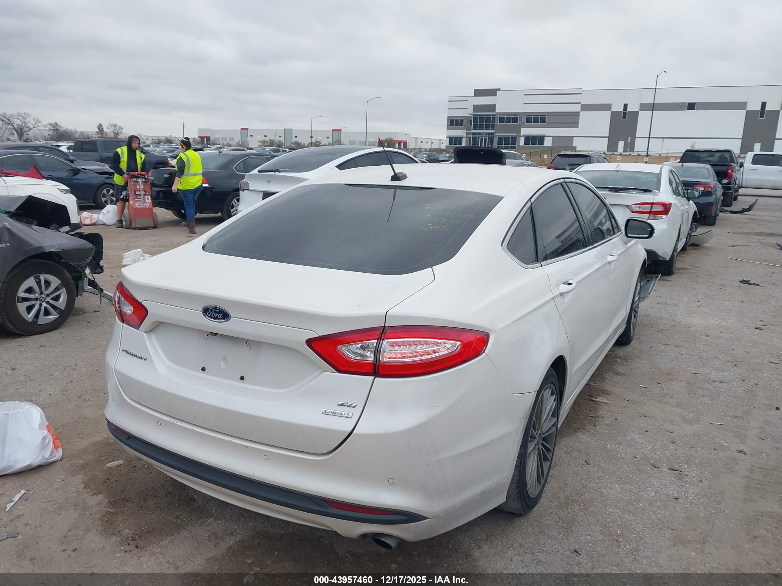FORD FUSION image 4