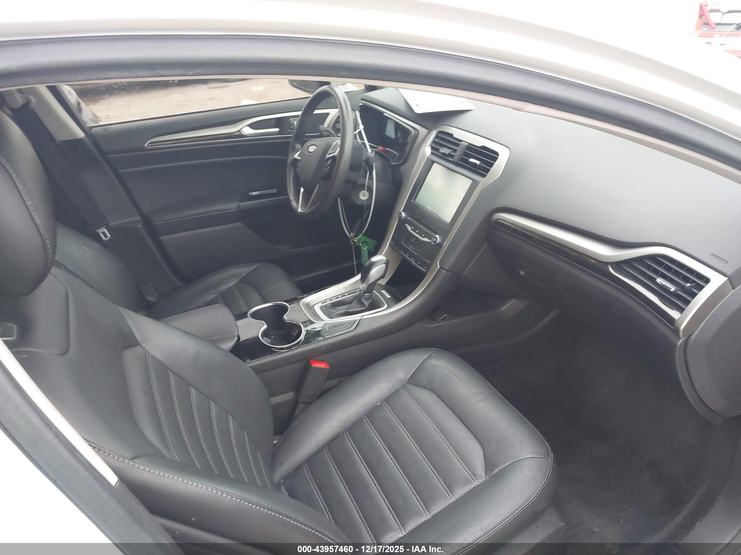 FORD FUSION image 5