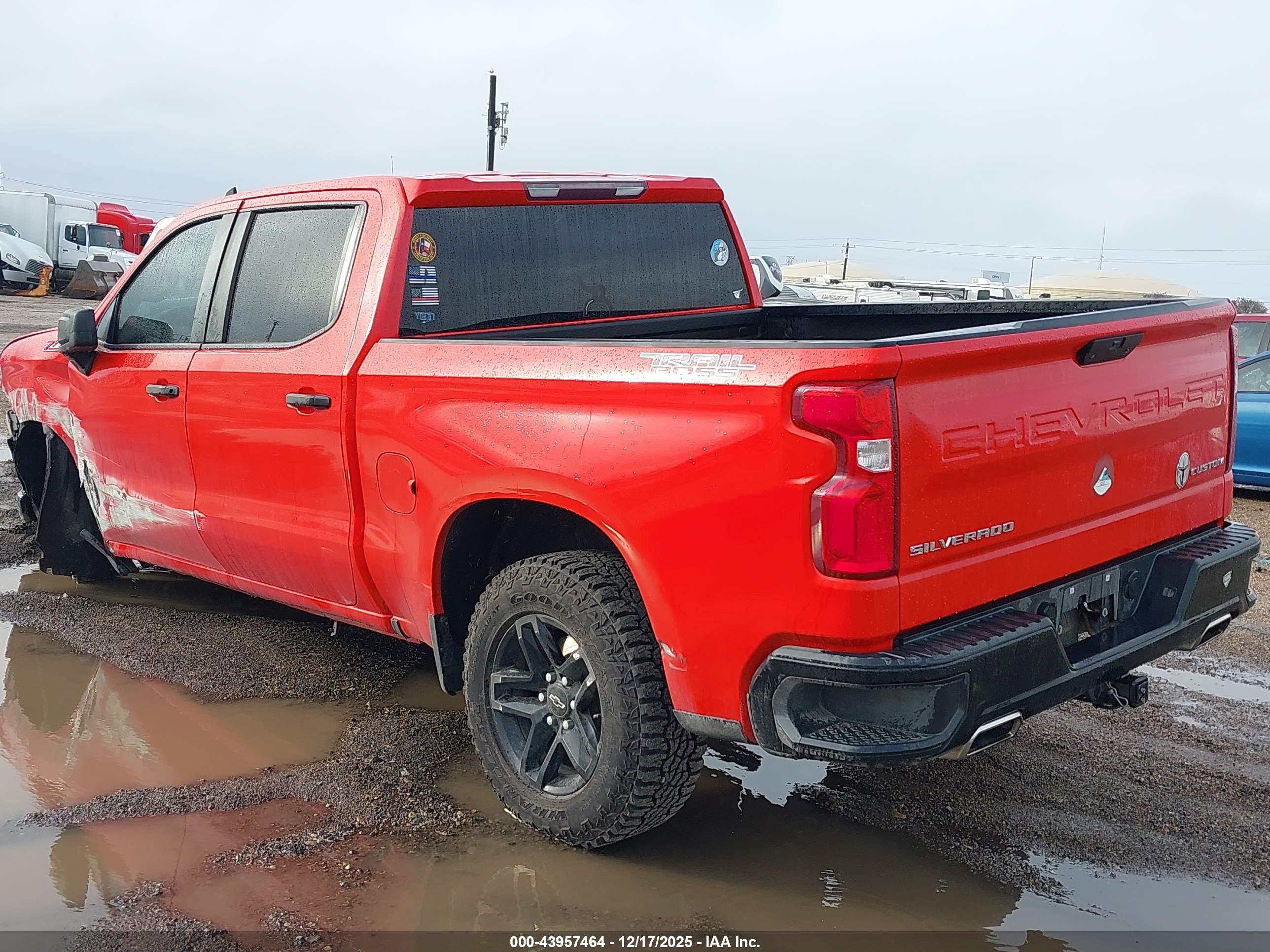 CHEVROLET SILVERADO image 3